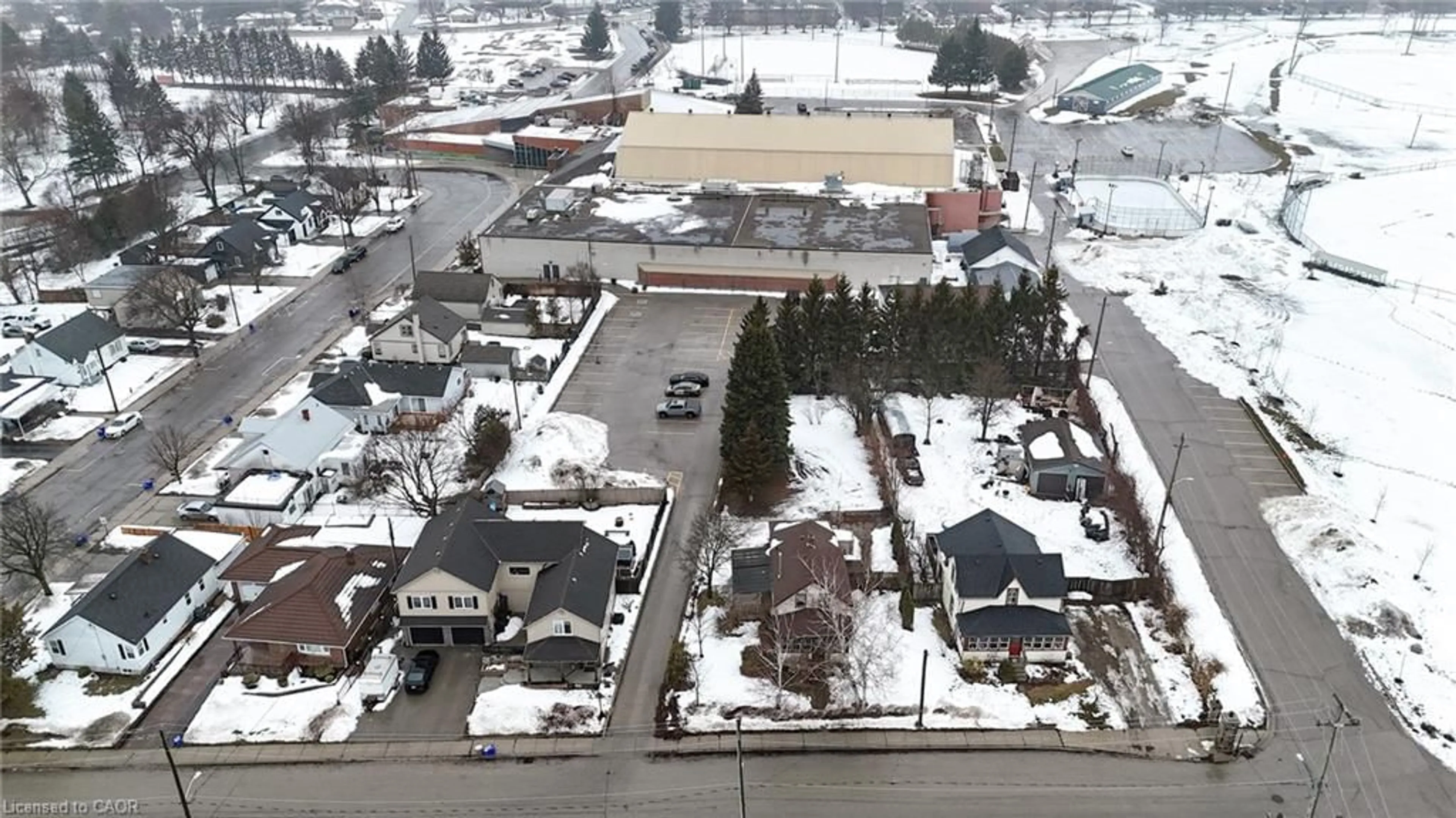 A pic from outside/outdoor area/front of a property/back of a property/a pic from drone, street for 42 Sanders St, Tillsonburg Ontario N4G 1H6