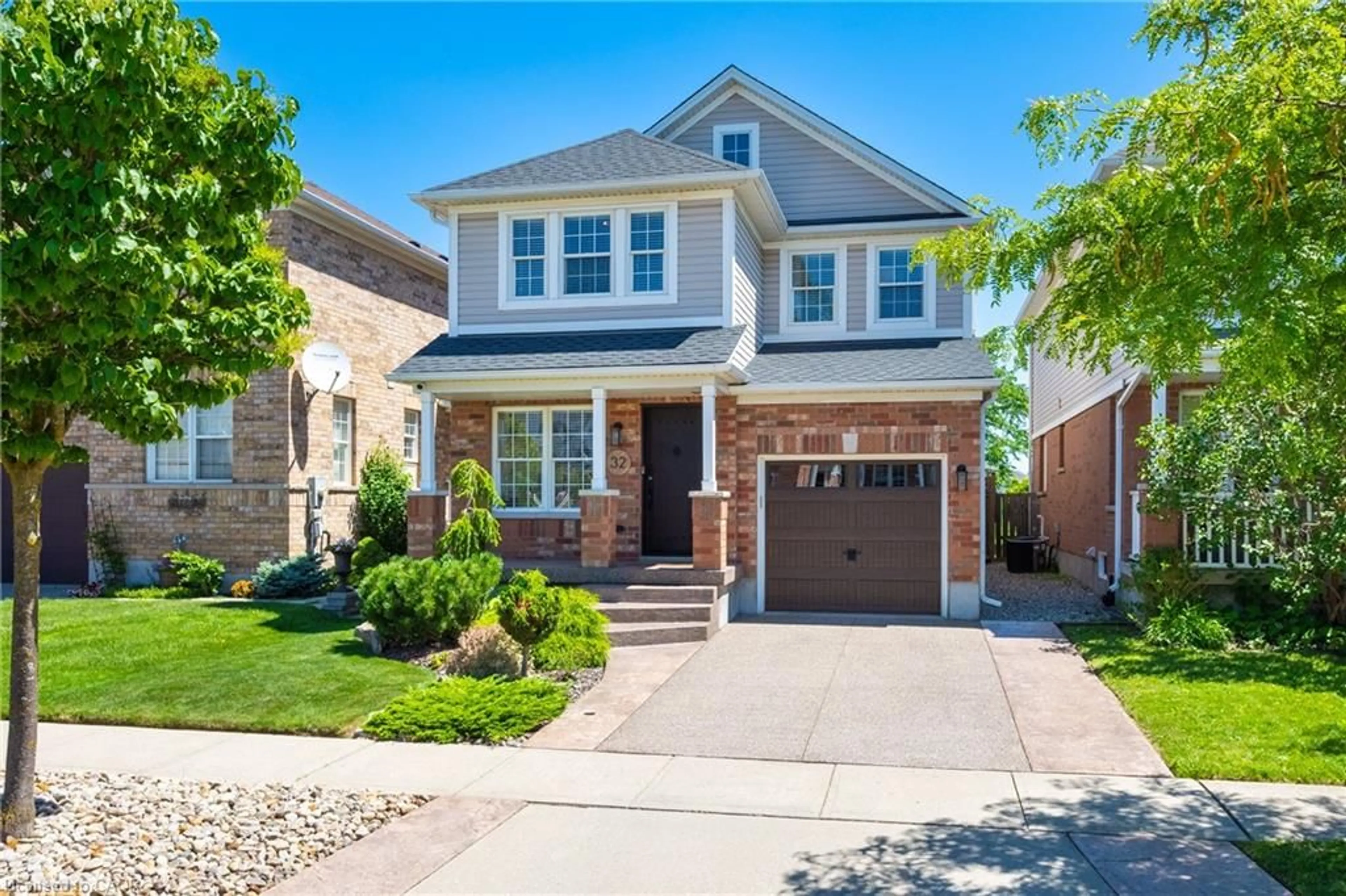 Home with brick exterior material, street for 32 Bloomington Dr, Cambridge Ontario N1P 1J4