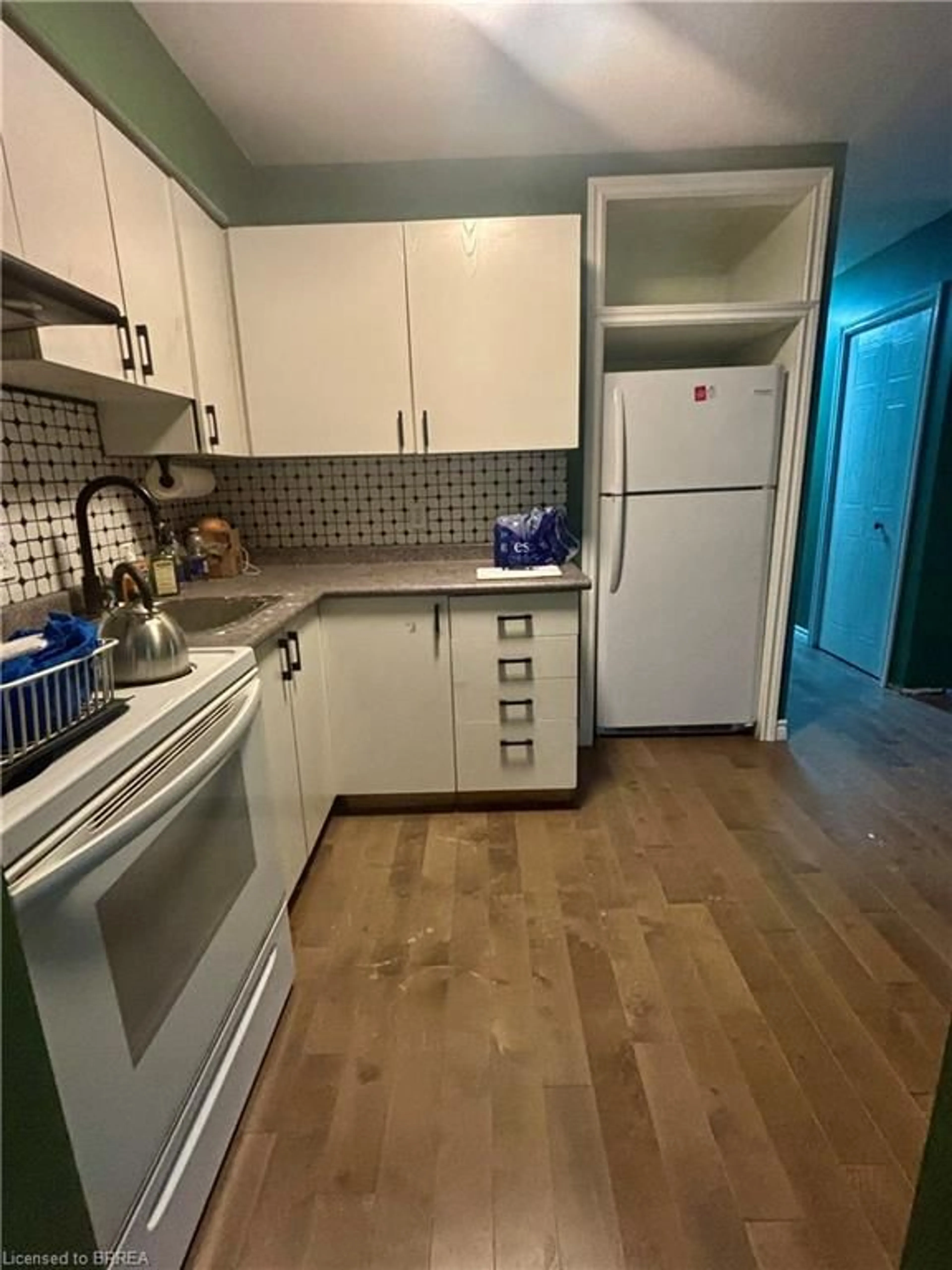 Standard kitchen, unknown for 40 Ivy Cres, Paris Ontario N3L 4A9