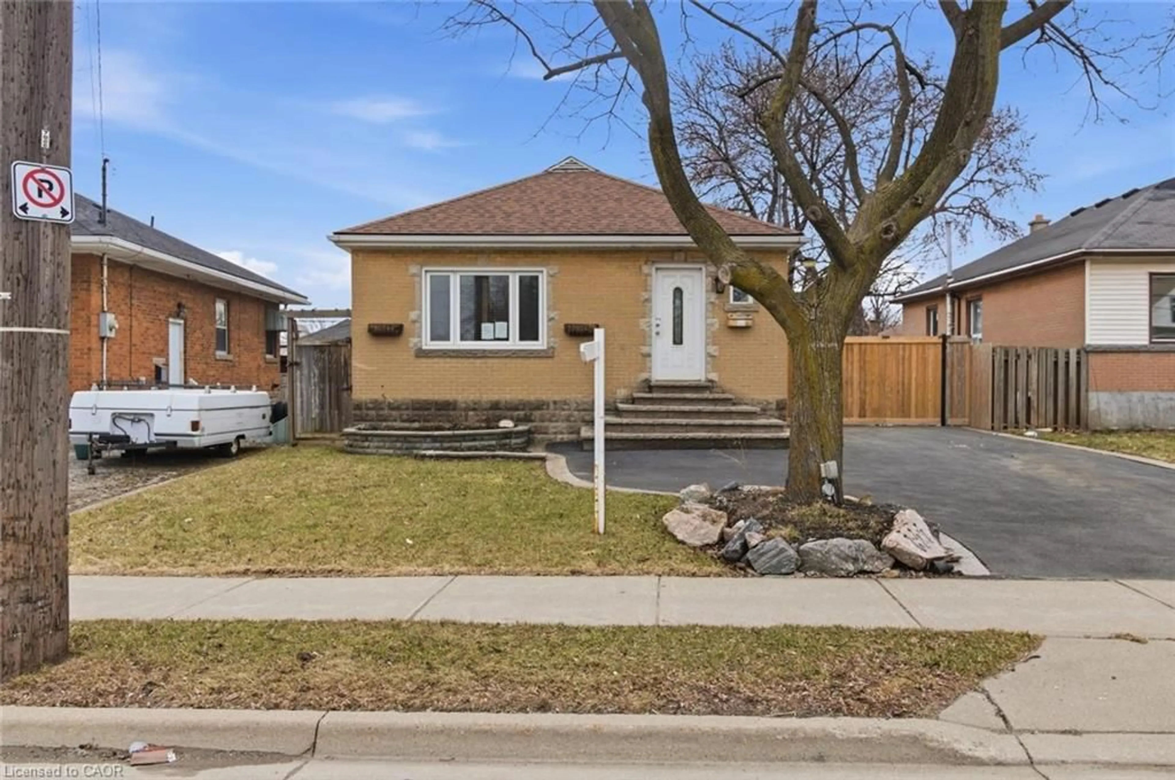Home with brick exterior material, street for 627 Upper Sherman Ave, Hamilton Ontario L8V 3M4