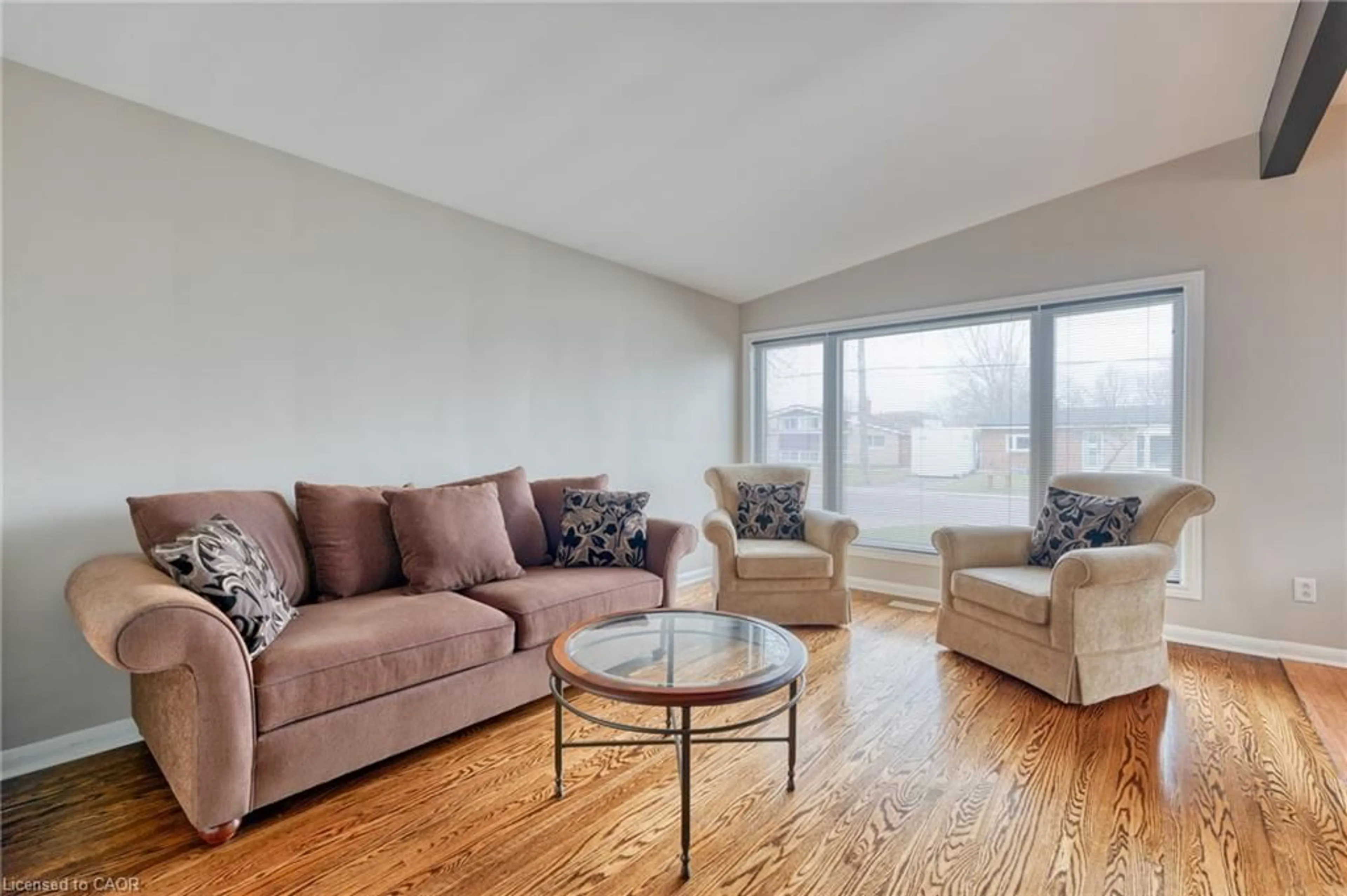 Living room with furniture, wood/laminate floor for 63 Sunrise Dr, Hamilton Ontario L8K 4C4