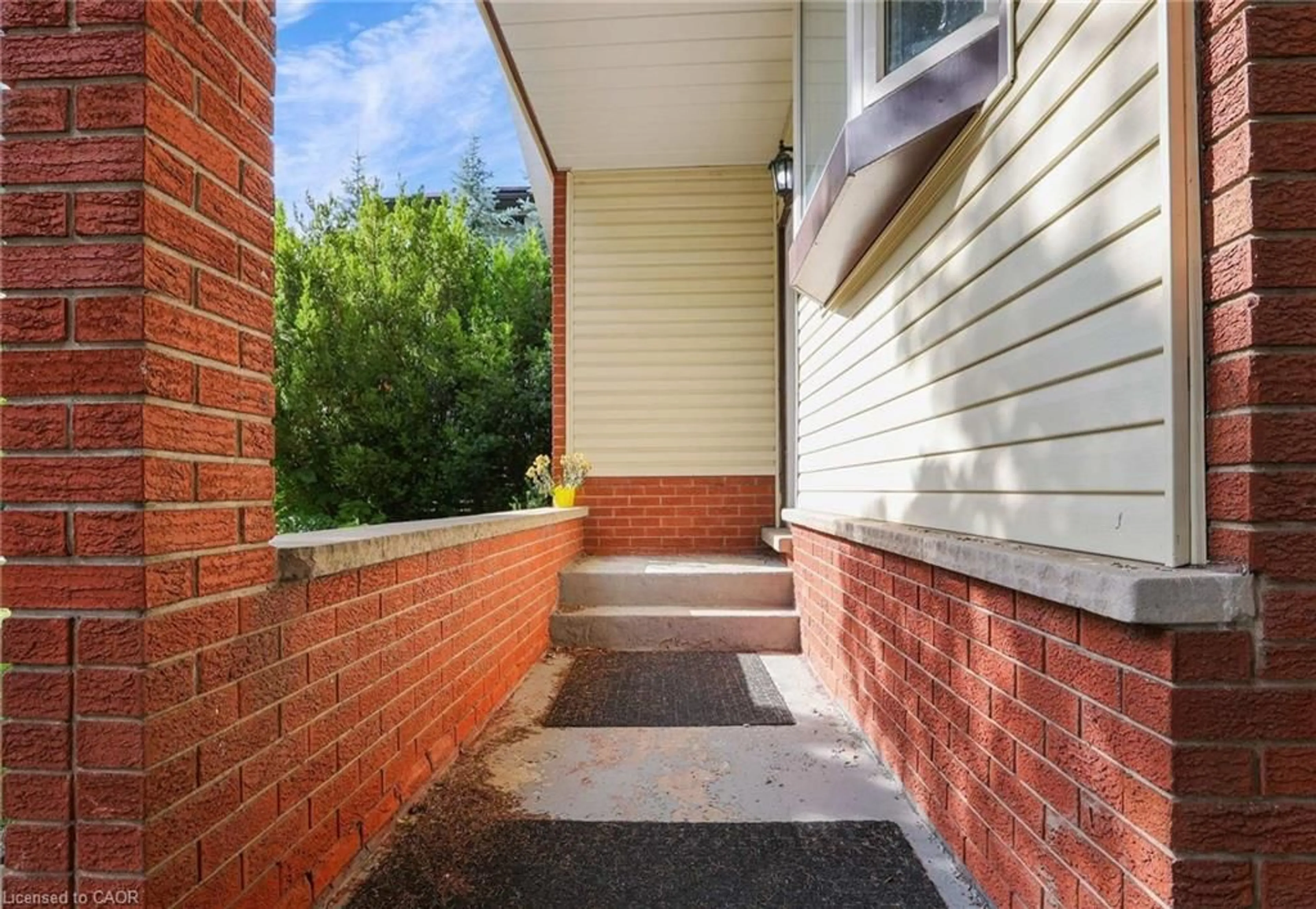 Home with brick exterior material, street for 7 Cardill Cres, Waterloo Ontario N2L 3Y7