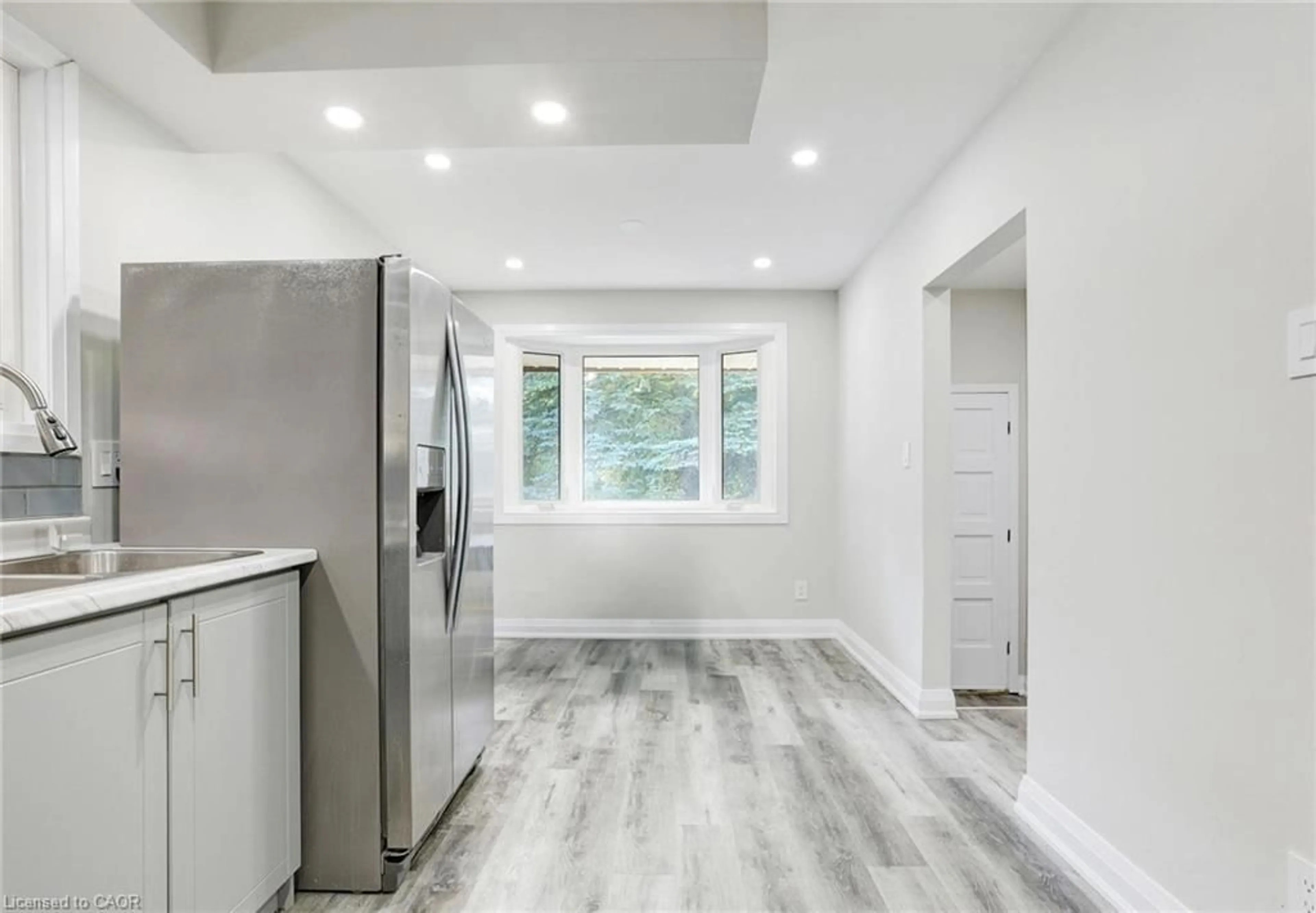 Open concept kitchen, ceramic/tile floor for 7 Cardill Cres, Waterloo Ontario N2L 3Y7