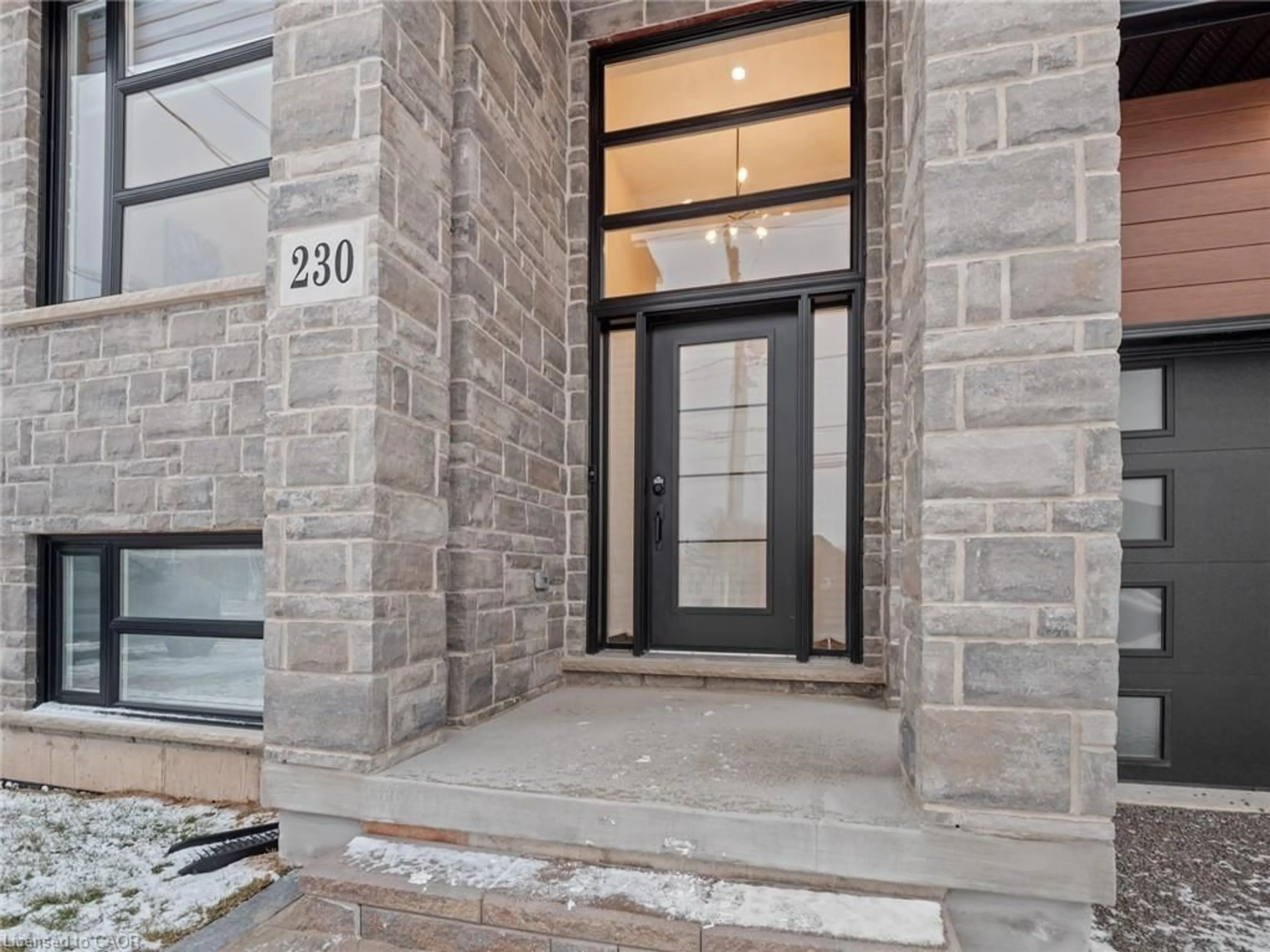 Indoor entryway for 230 Knoll St, Port Colborne Ontario L3K 5B6