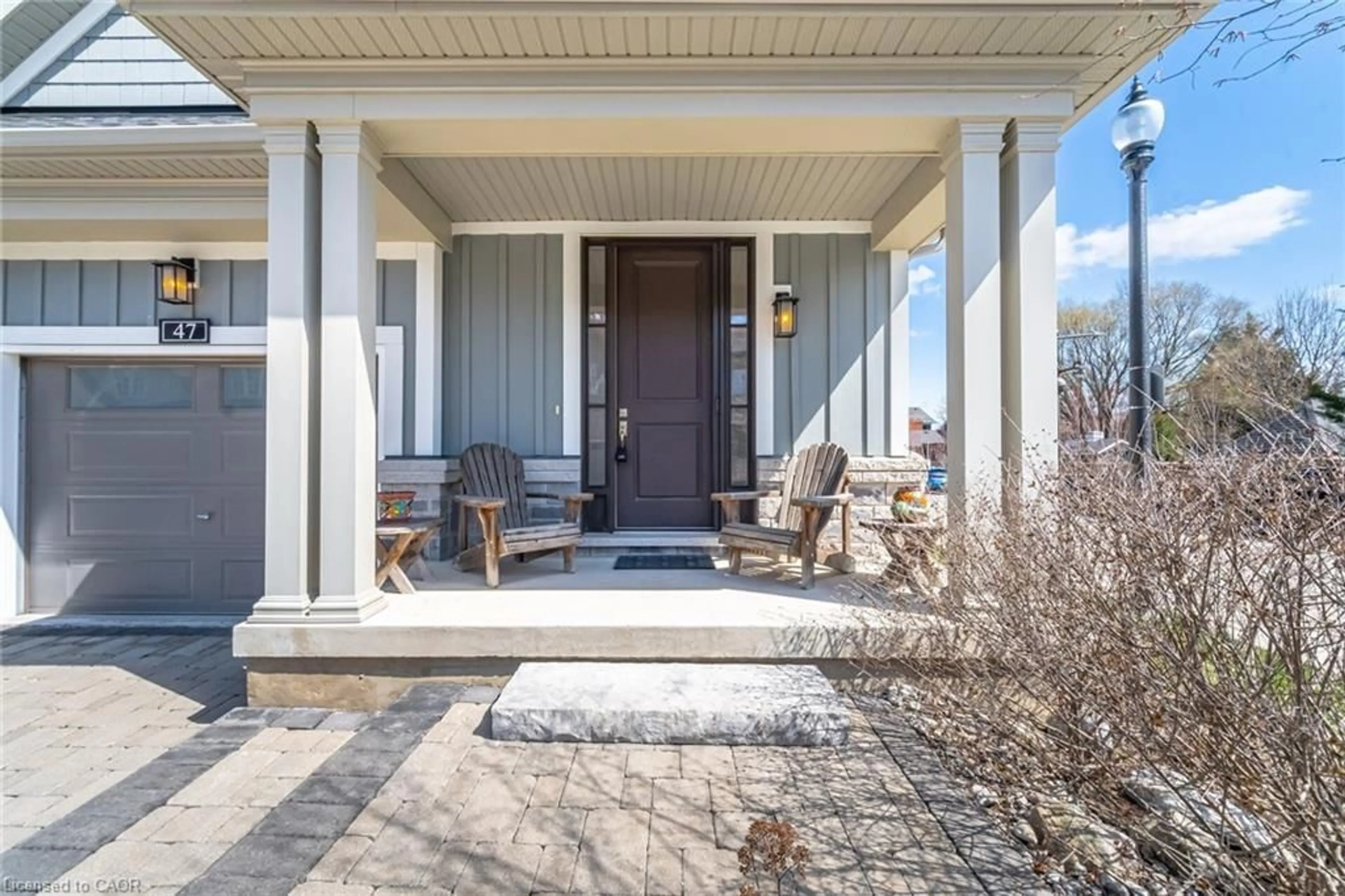 Indoor entryway for 47 Windsor Cir, Niagara-on-the-Lake Ontario L0S 1J0