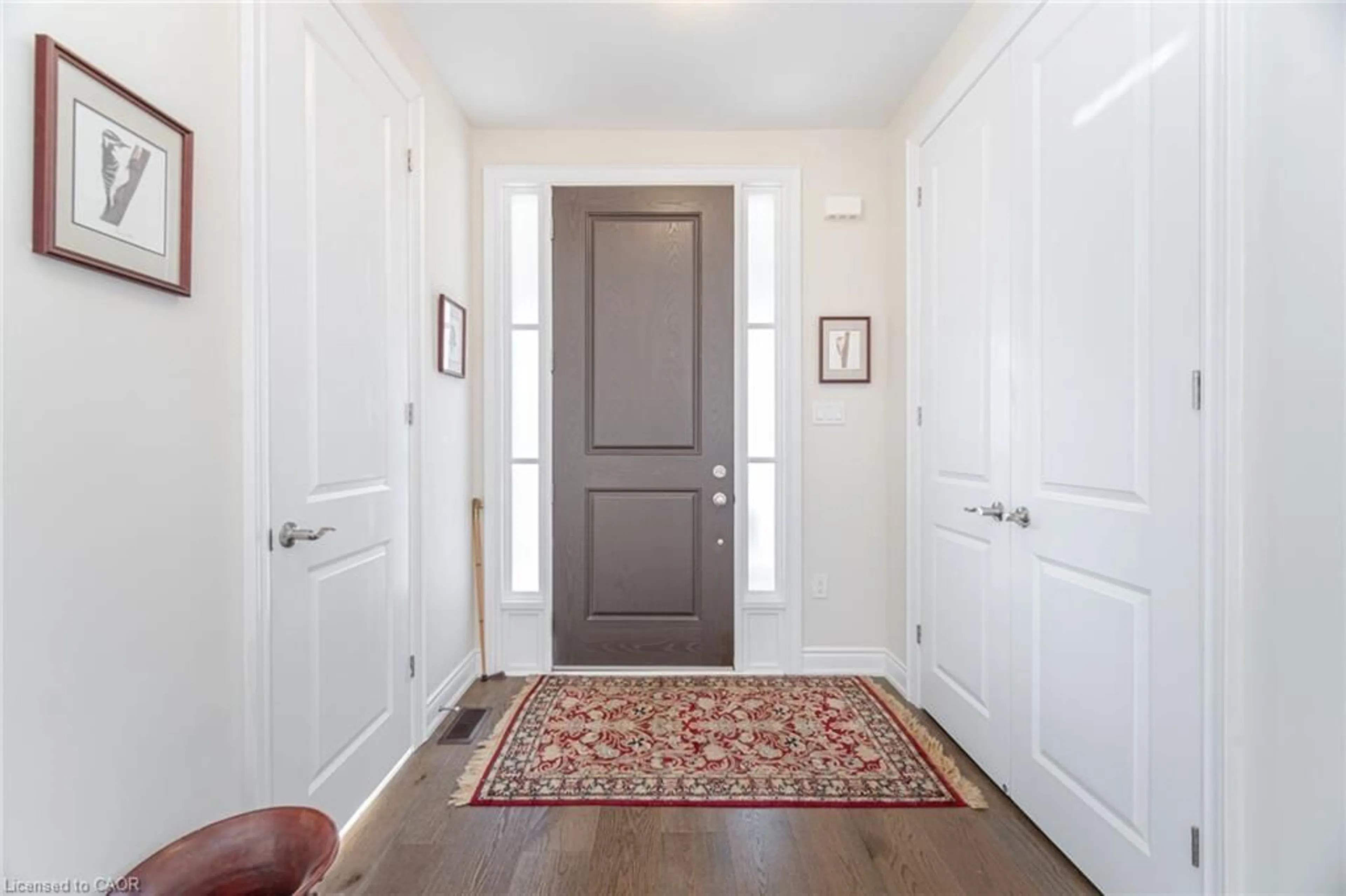 Indoor entryway for 47 Windsor Cir, Niagara-on-the-Lake Ontario L0S 1J0