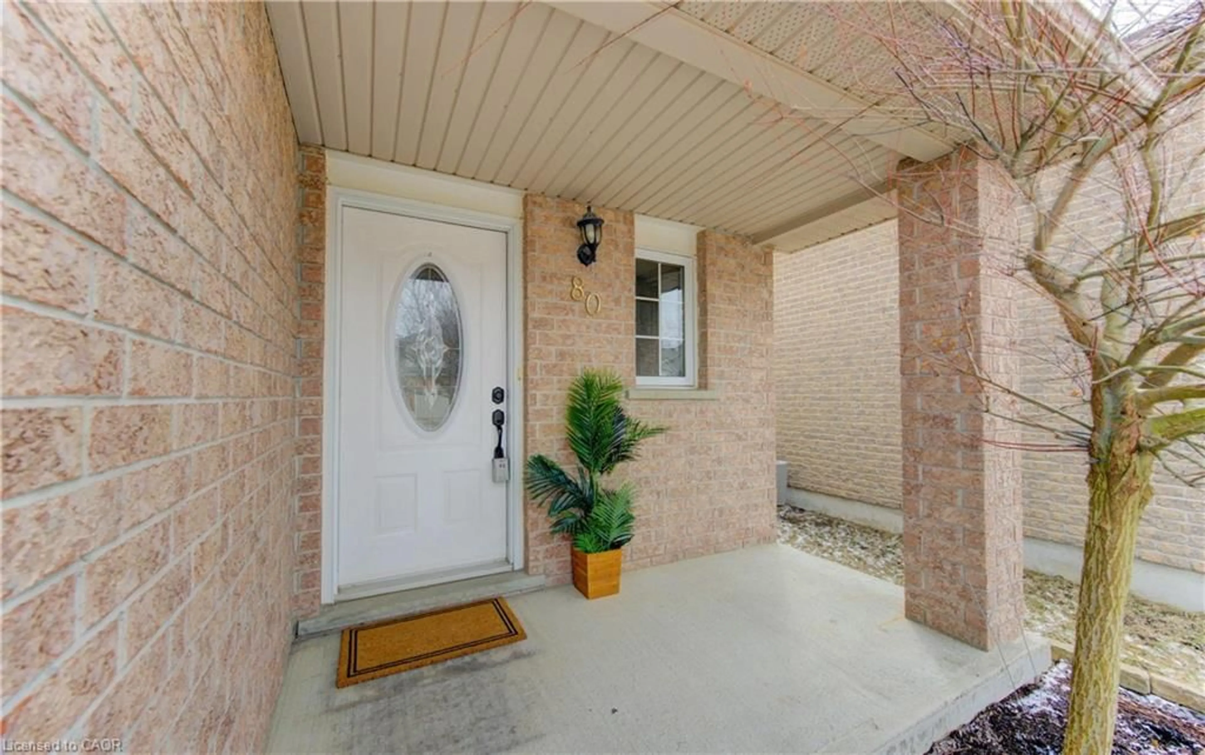 Indoor entryway for 80 Everglade Cres, Kitchener Ontario N2E 3Y5