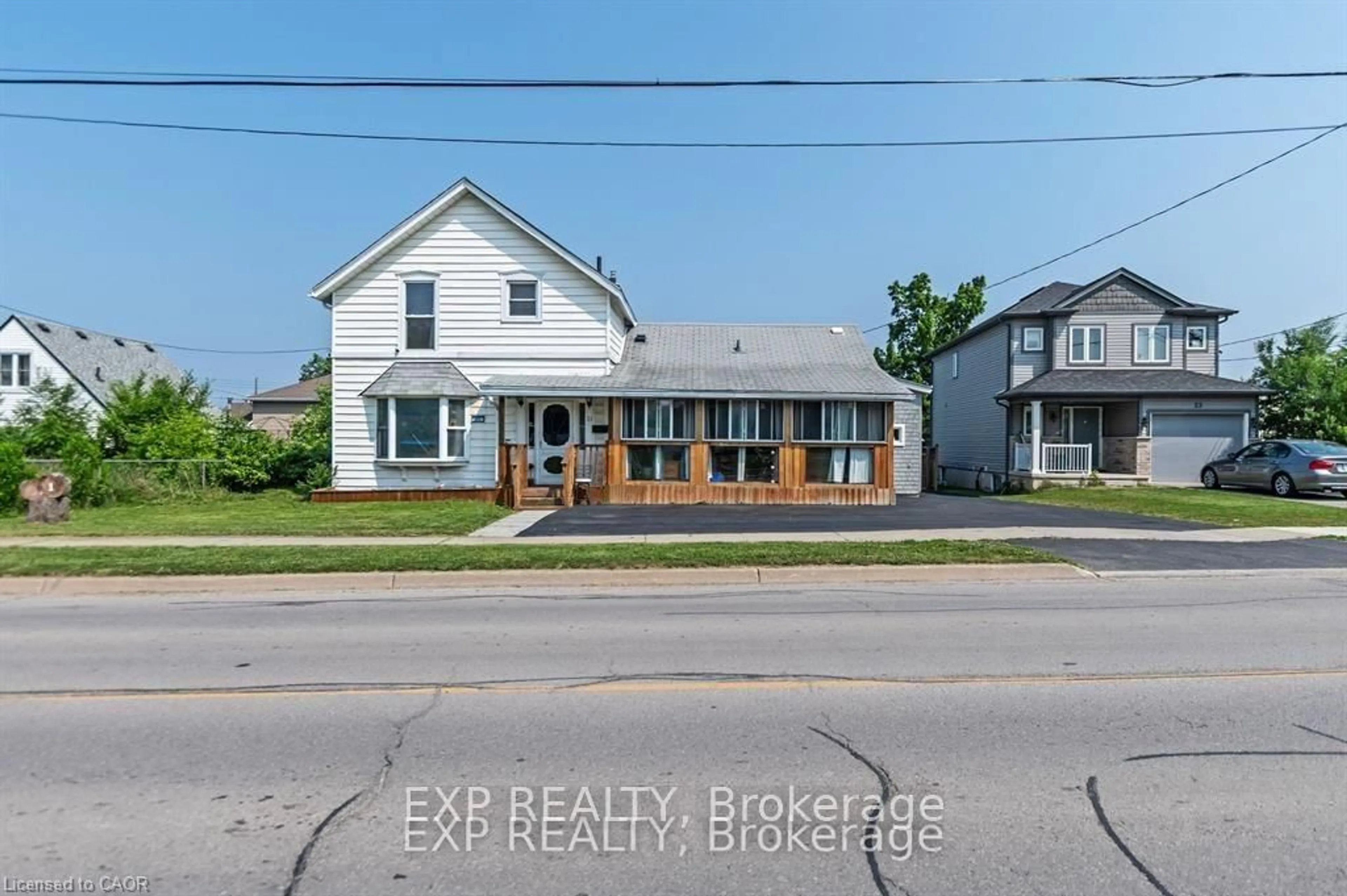 A pic from outside/outdoor area/front of a property/back of a property/a pic from drone, street for 21 Lincoln Ave, St. Catharines Ontario L2P 2C7