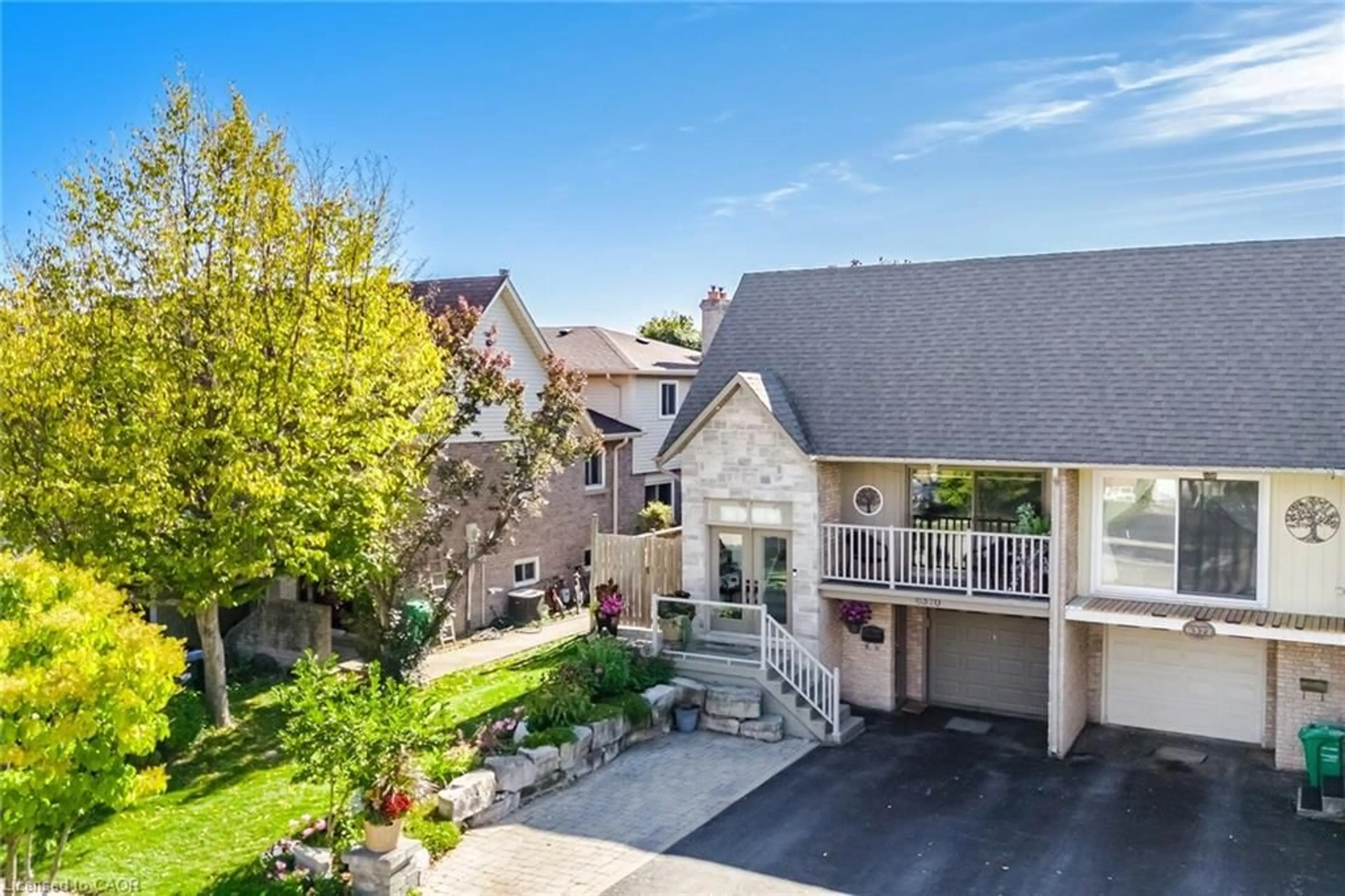 A pic from outside/outdoor area/front of a property/back of a property/a pic from drone, mountain view for 6370 Atherly Cres, Mississauga Ontario L5N 2J2