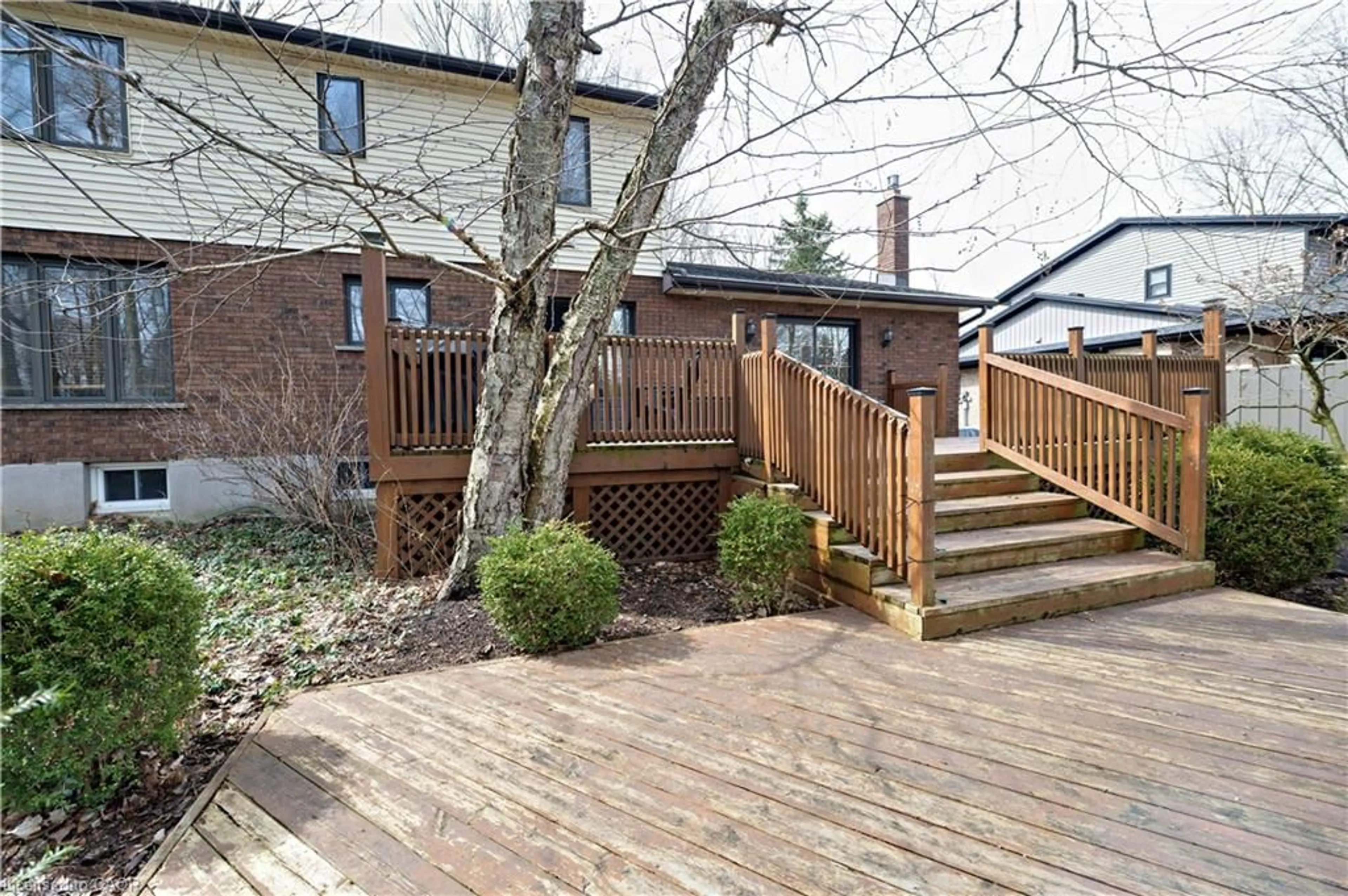 Patio, street for 31 Pintail Dr, Elmira Ontario N3B 3G8