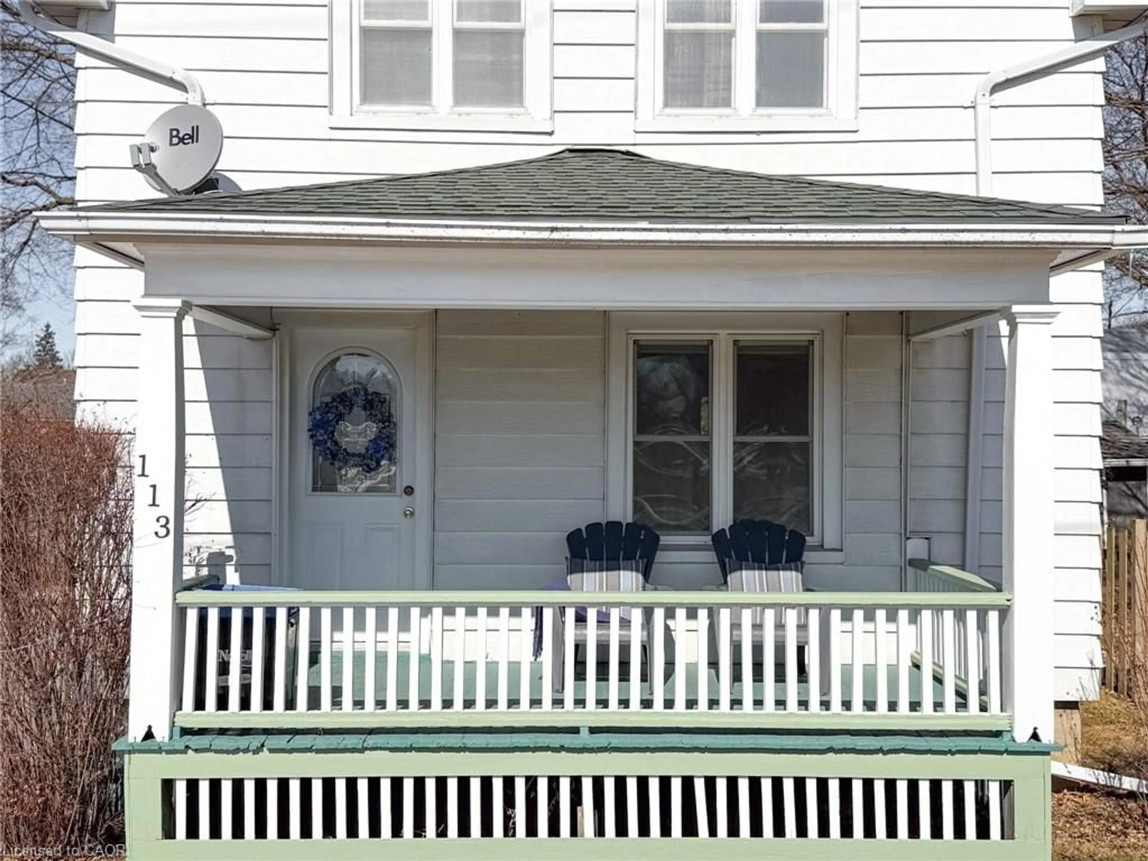 Home with vinyl exterior material, street for 113 South Dr, Simcoe Ontario N3Y 1G3