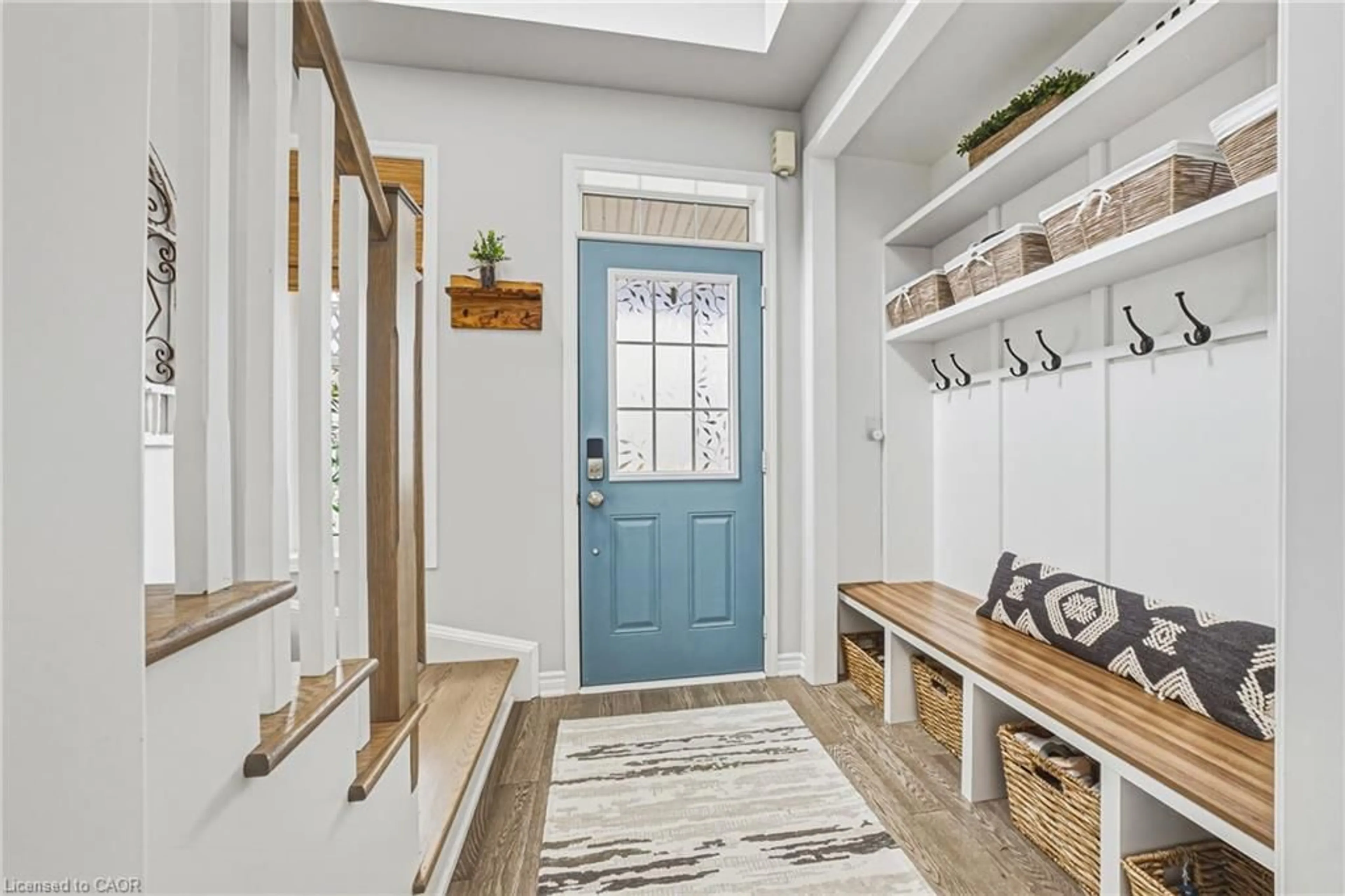 Indoor entryway for 24 Stillwater Cres, Waterdown Ontario L8B 1V6