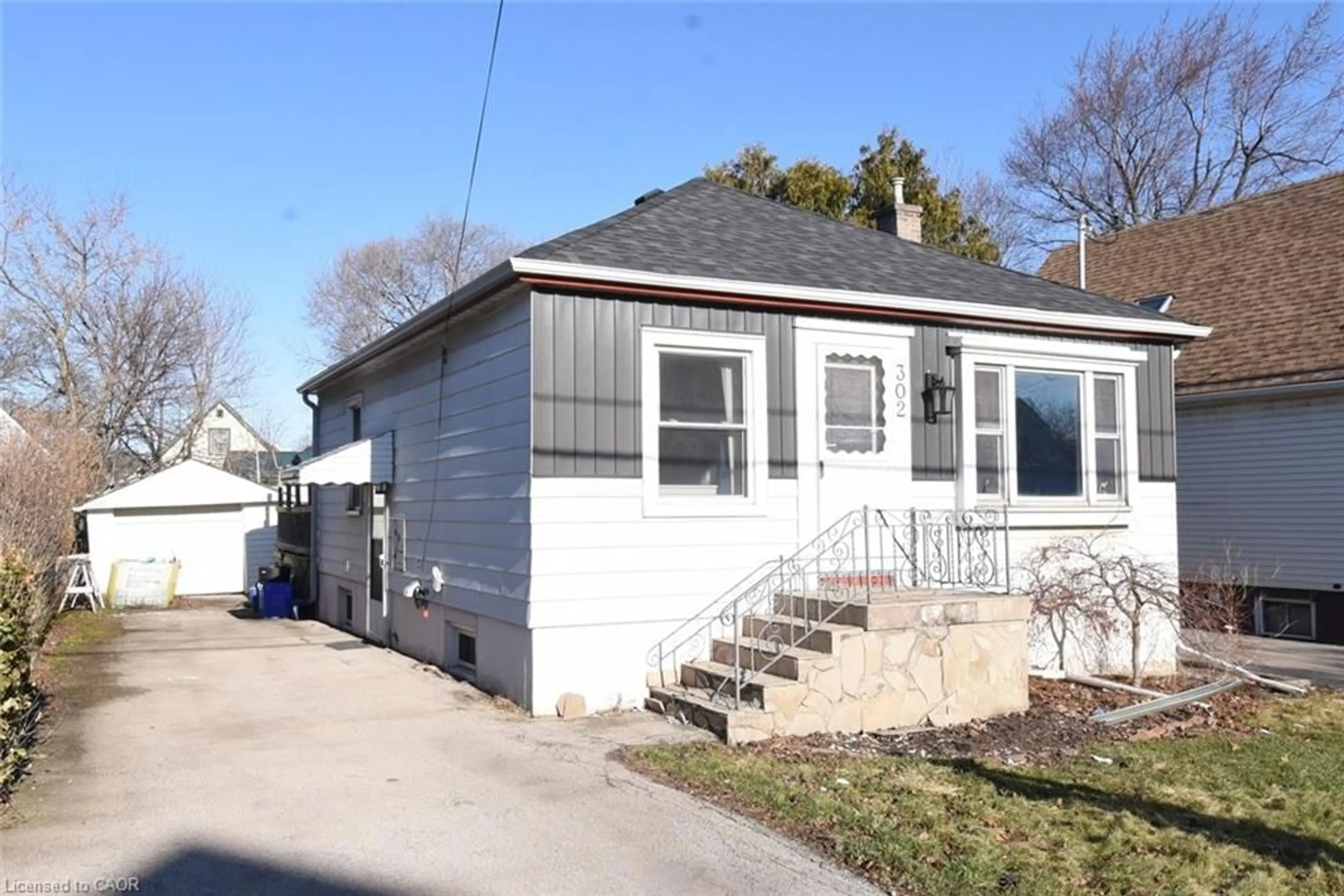 Home with vinyl exterior material, street for 302 East 27th St, Hamilton Ontario L8V 3G6