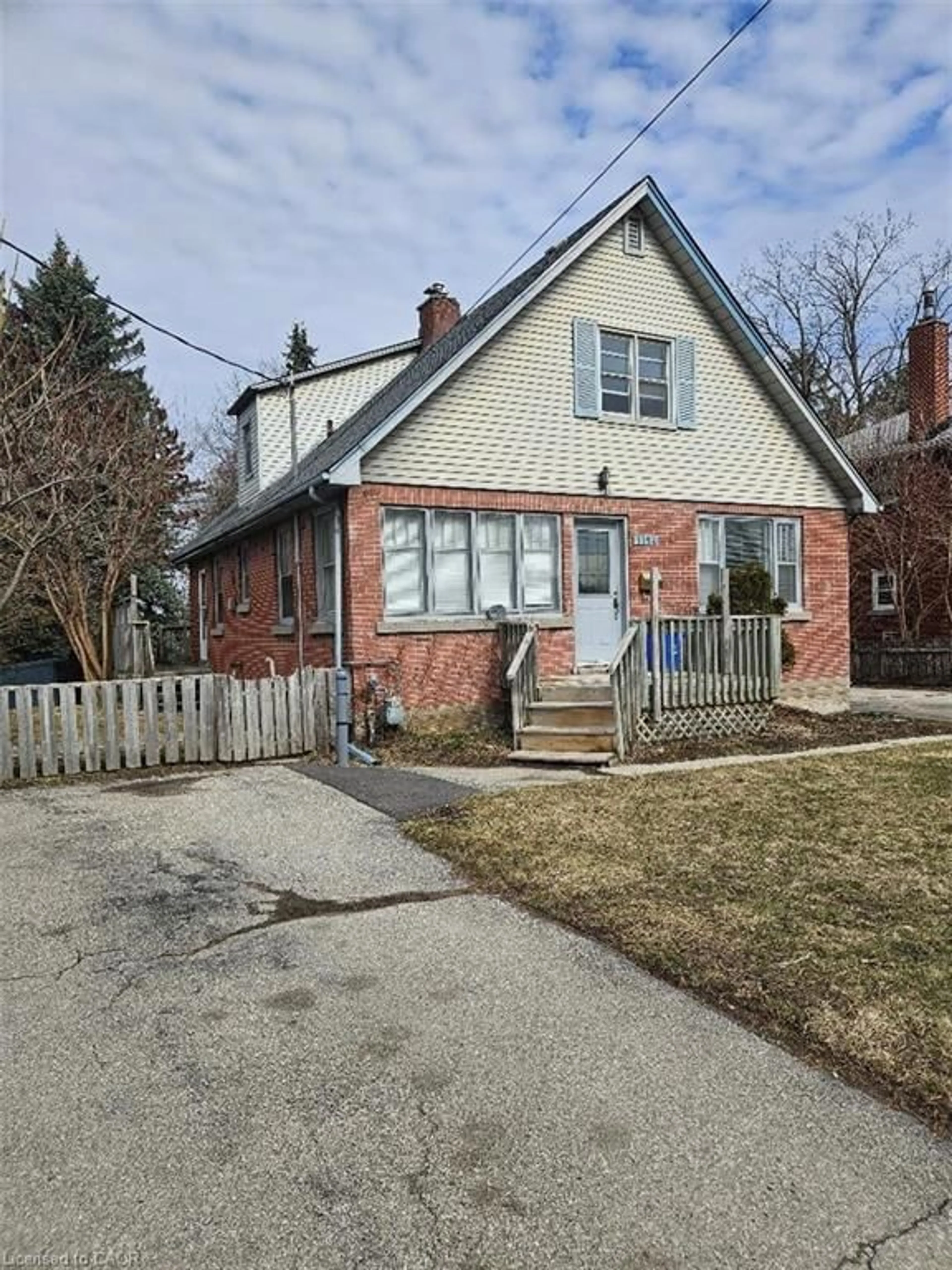 Home with brick exterior material, street for 1154 Queens Blvd, Kitchener Ontario N2M 1C2