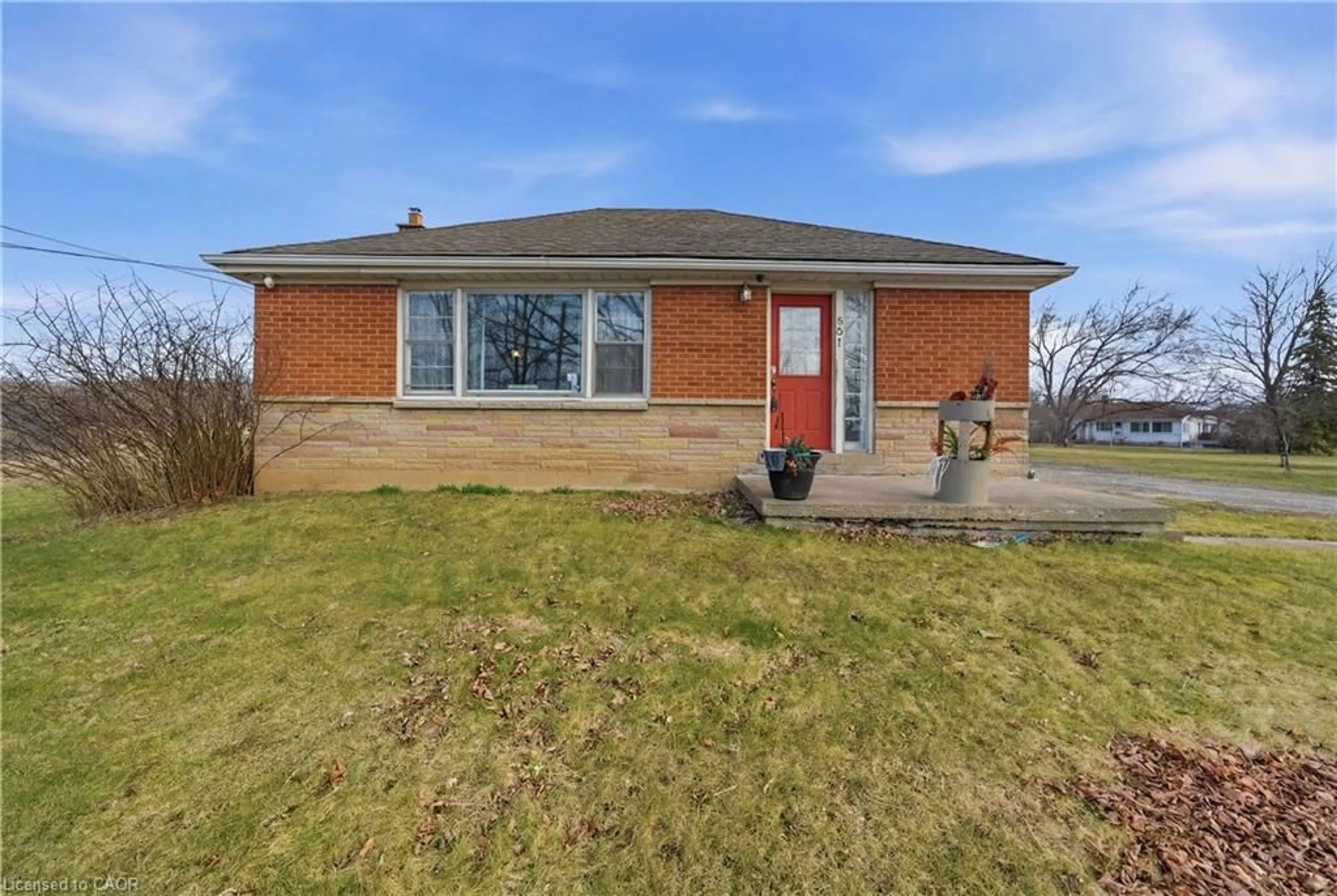Home with brick exterior material, street for 601 York Rd, Dundas Ontario L9H 6A1