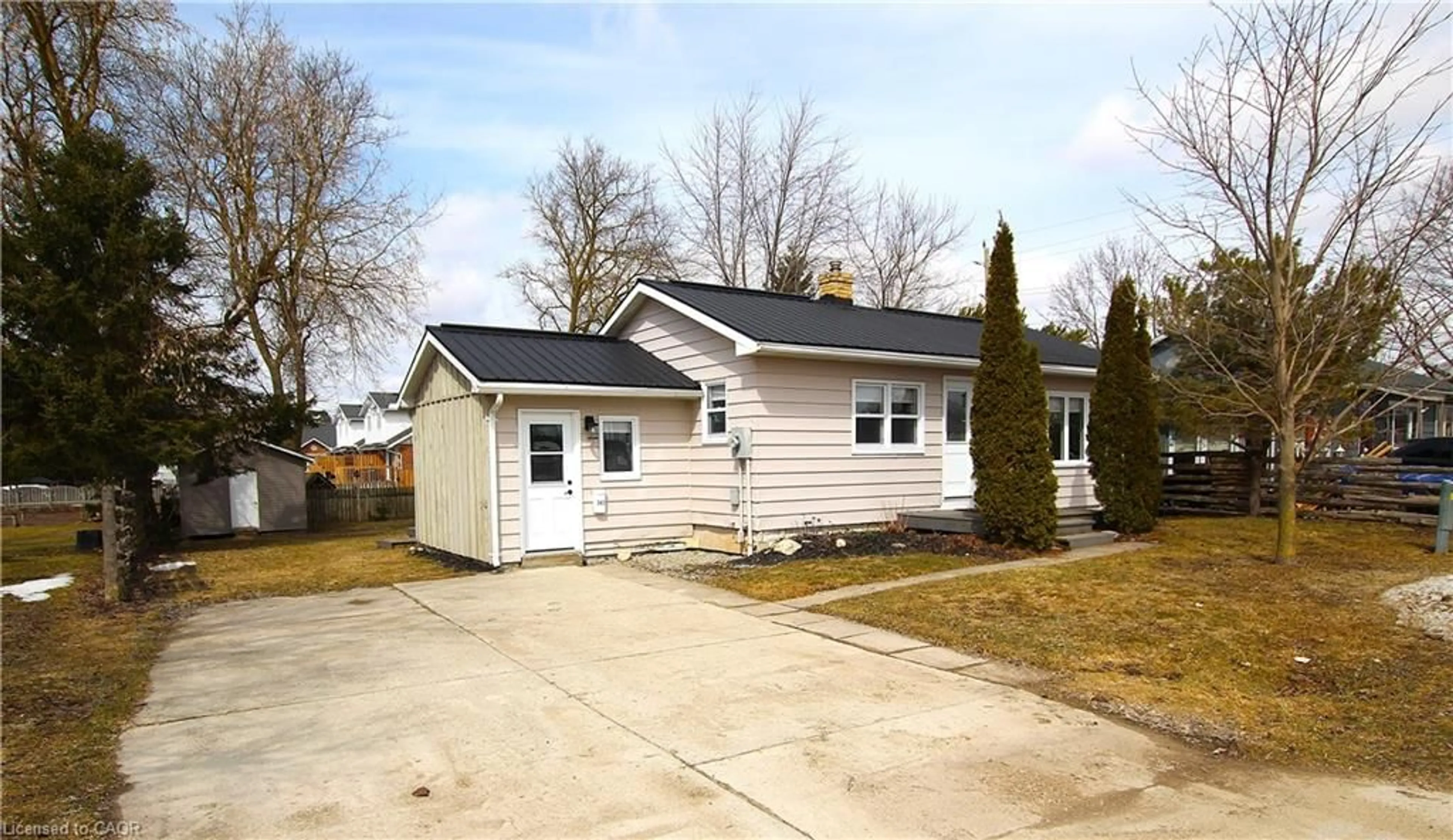 Home with vinyl exterior material, street for 383 Wellington St, Mount Forest Ontario N0G 2L2