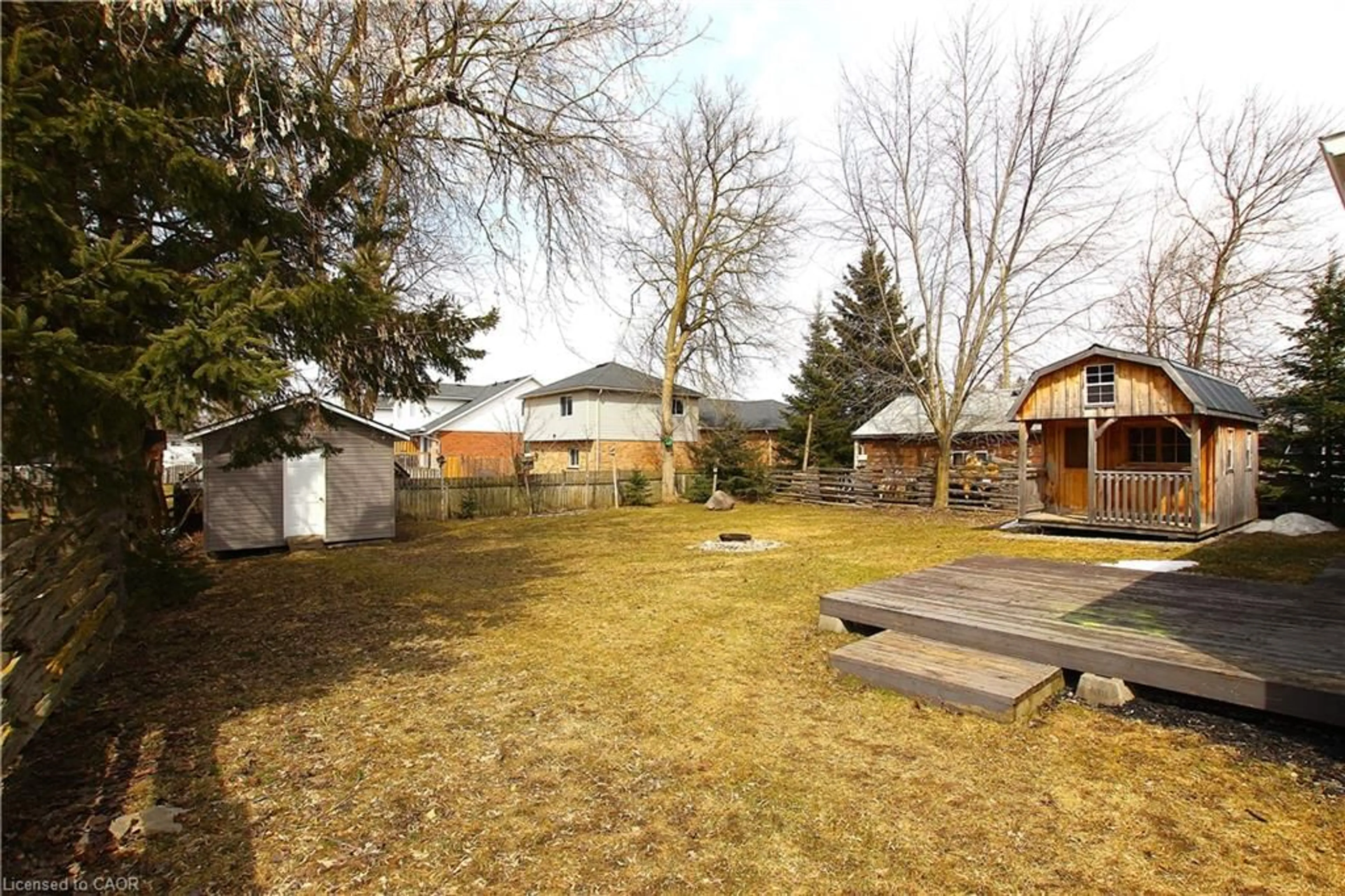 Patio, street for 383 Wellington St, Mount Forest Ontario N0G 2L2