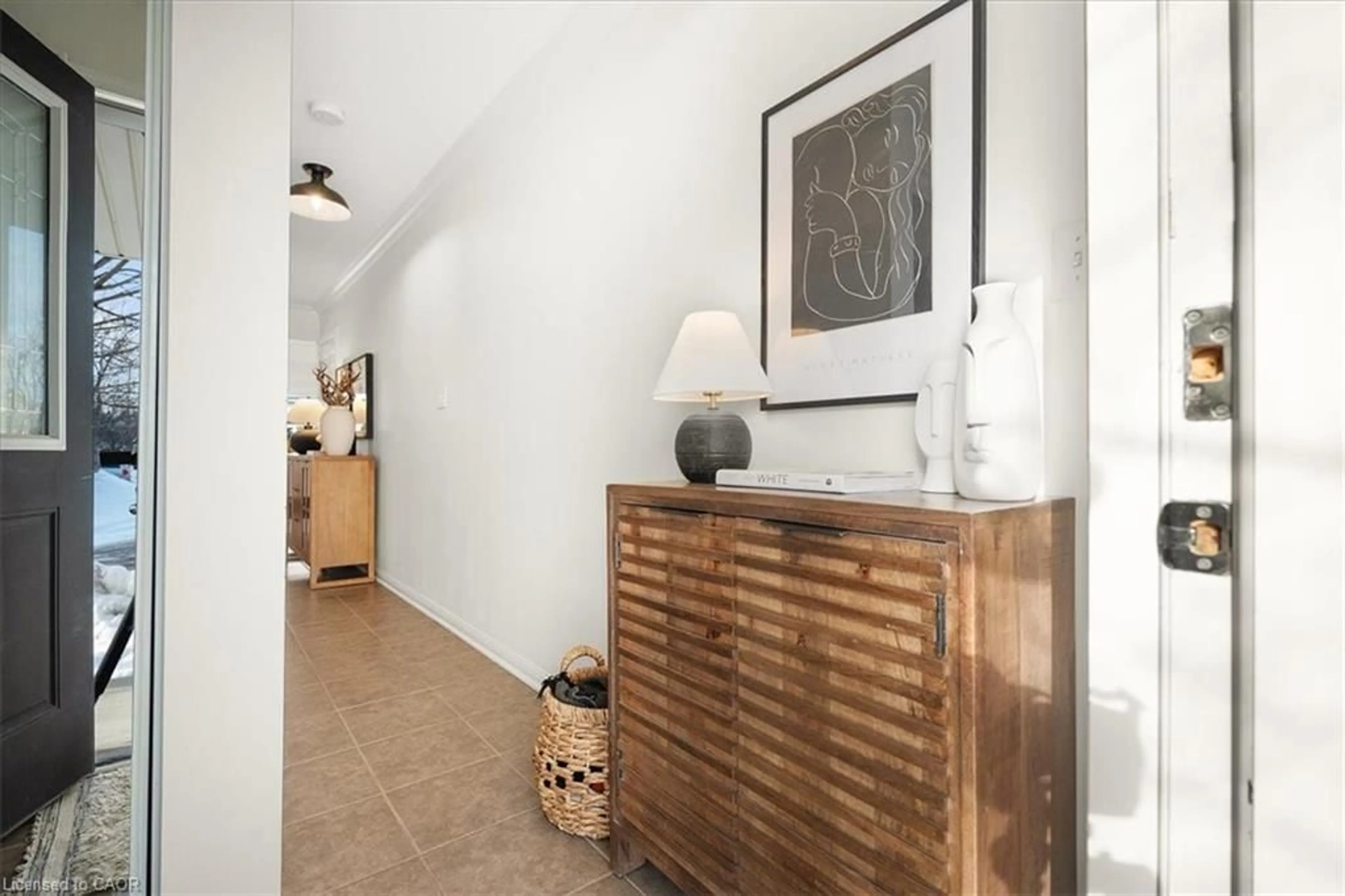 Indoor entryway for 48 Manhattan Cir, Cambridge Ontario N3C 0C4