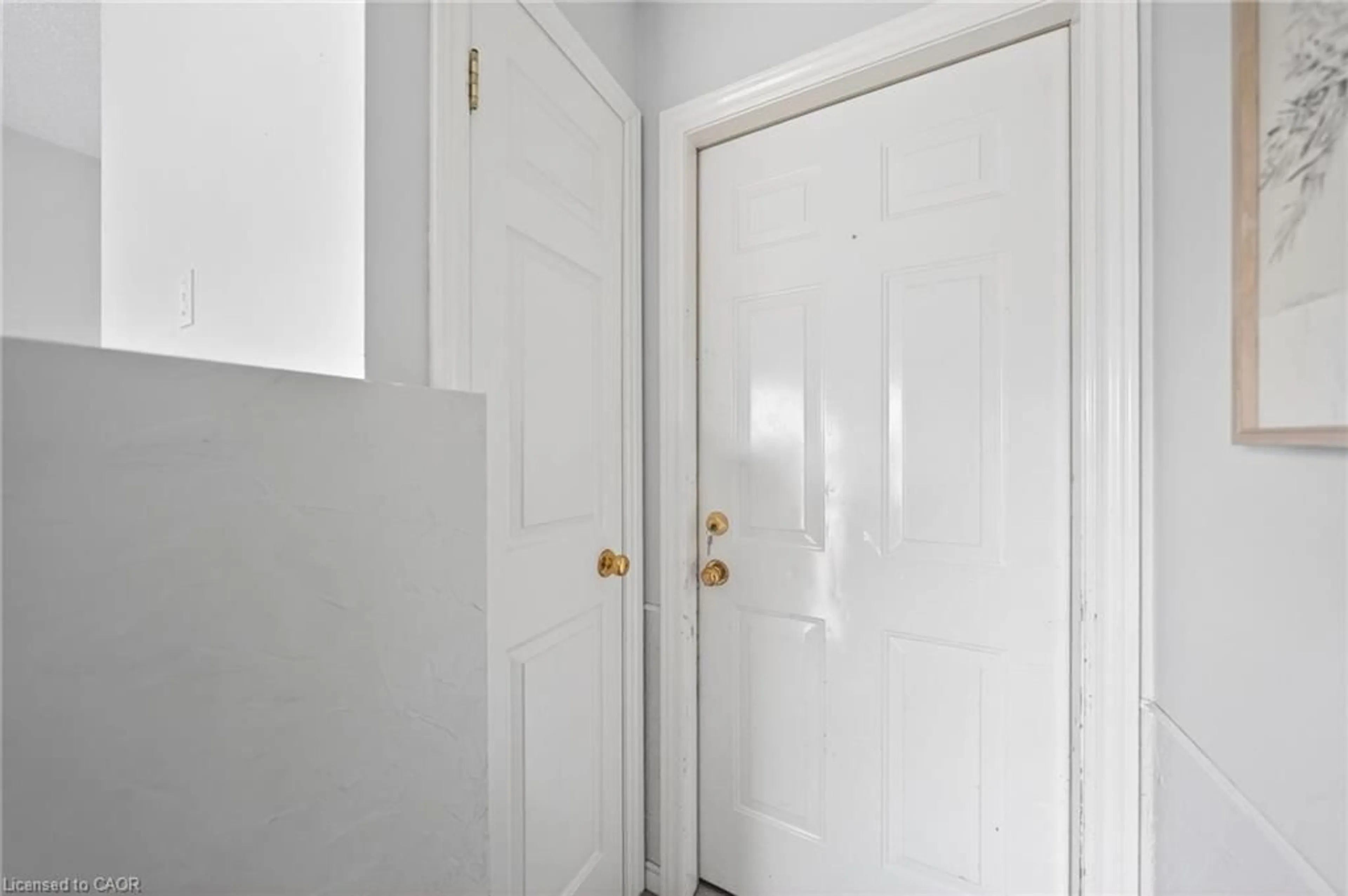 Indoor entryway for 24 Stanmore Ave, Kitchener Ontario N2B 3W2