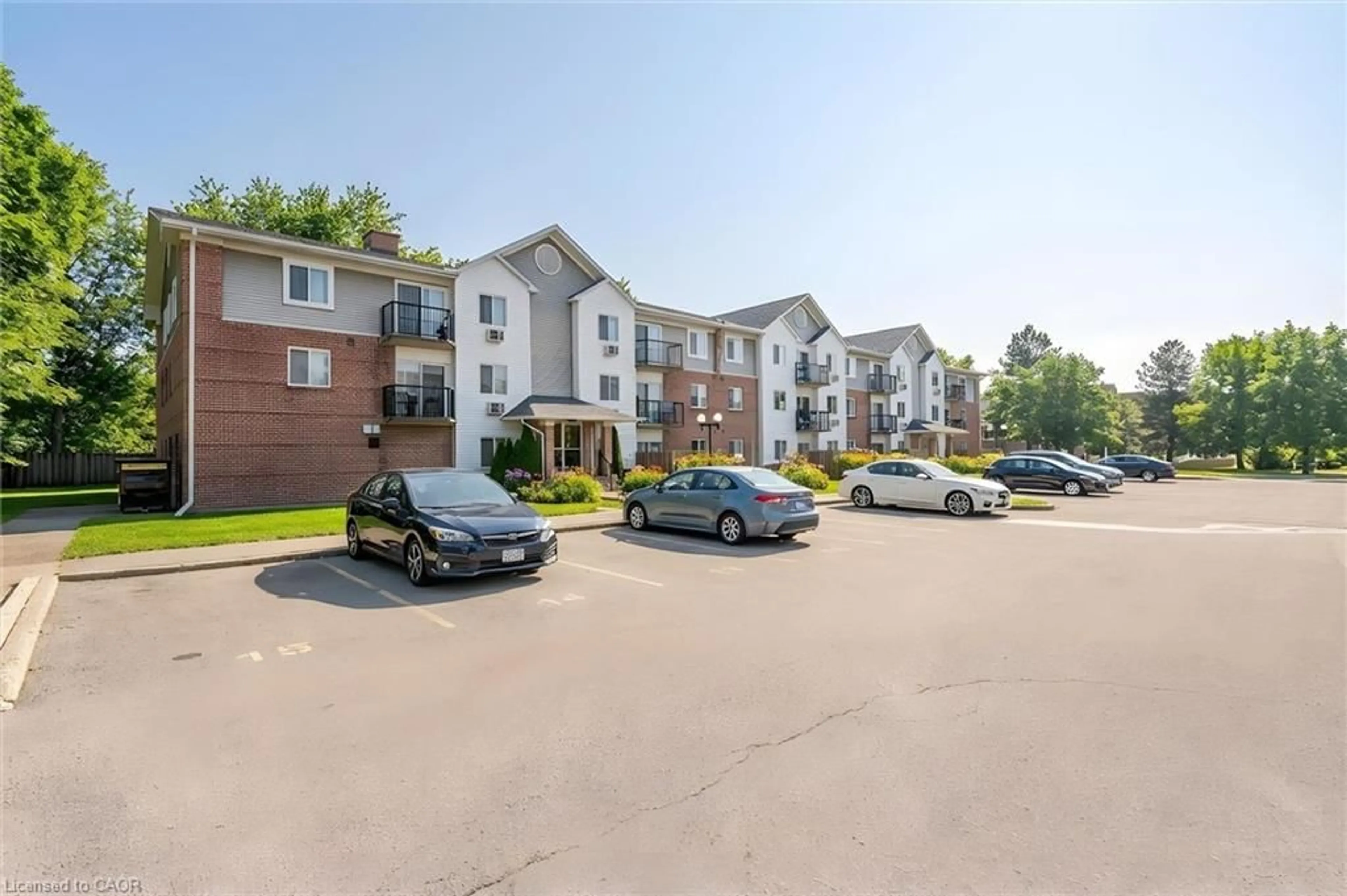 Unknown for 270 Eiwo Crt #210, Waterloo Ontario N2K 3M6