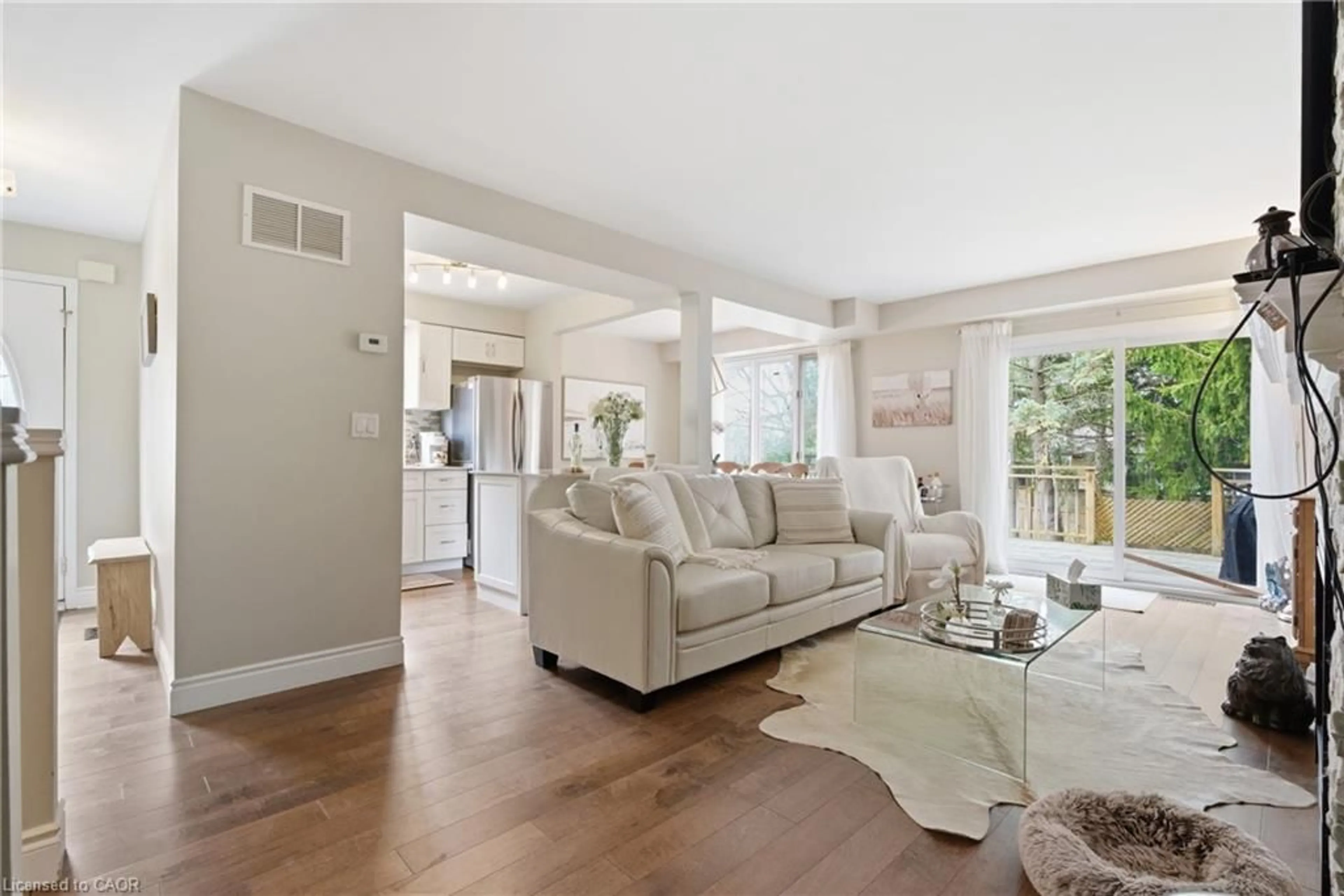 Living room with furniture, unknown for 941 Gordon St, Guelph Ontario N1G 4R9