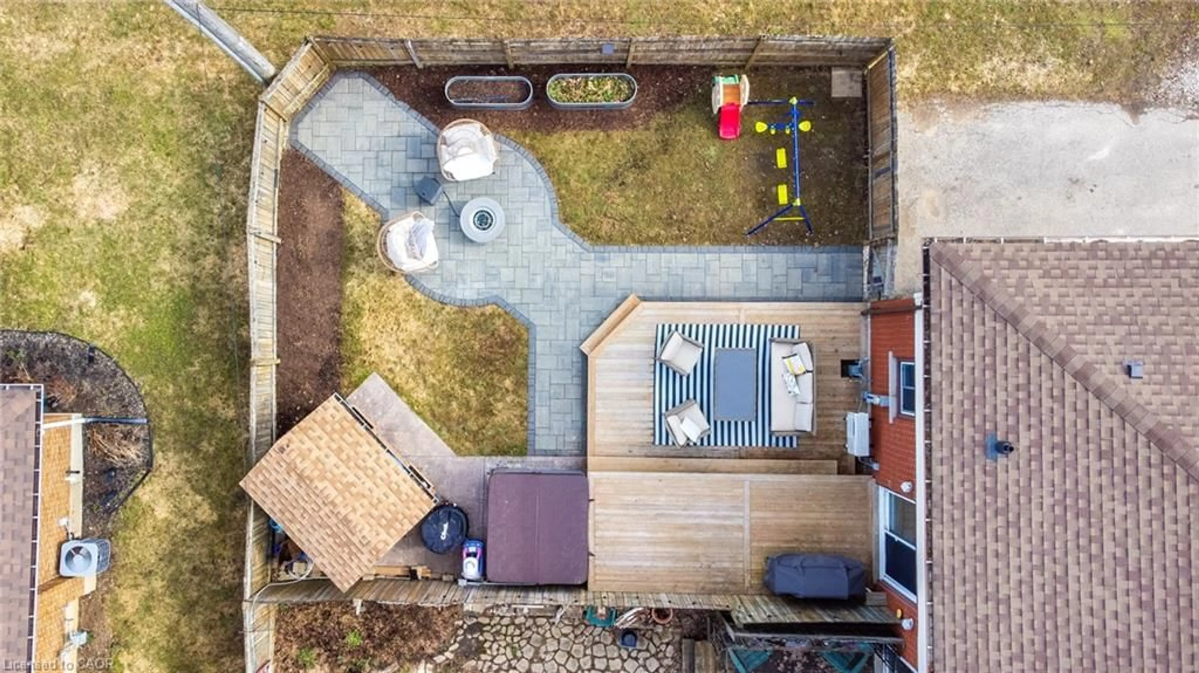 A pic from outside/outdoor area/front of a property/back of a property/a pic from drone, unknown for 85 Hincks St #A, New Hamburg Ontario N3A 2B1