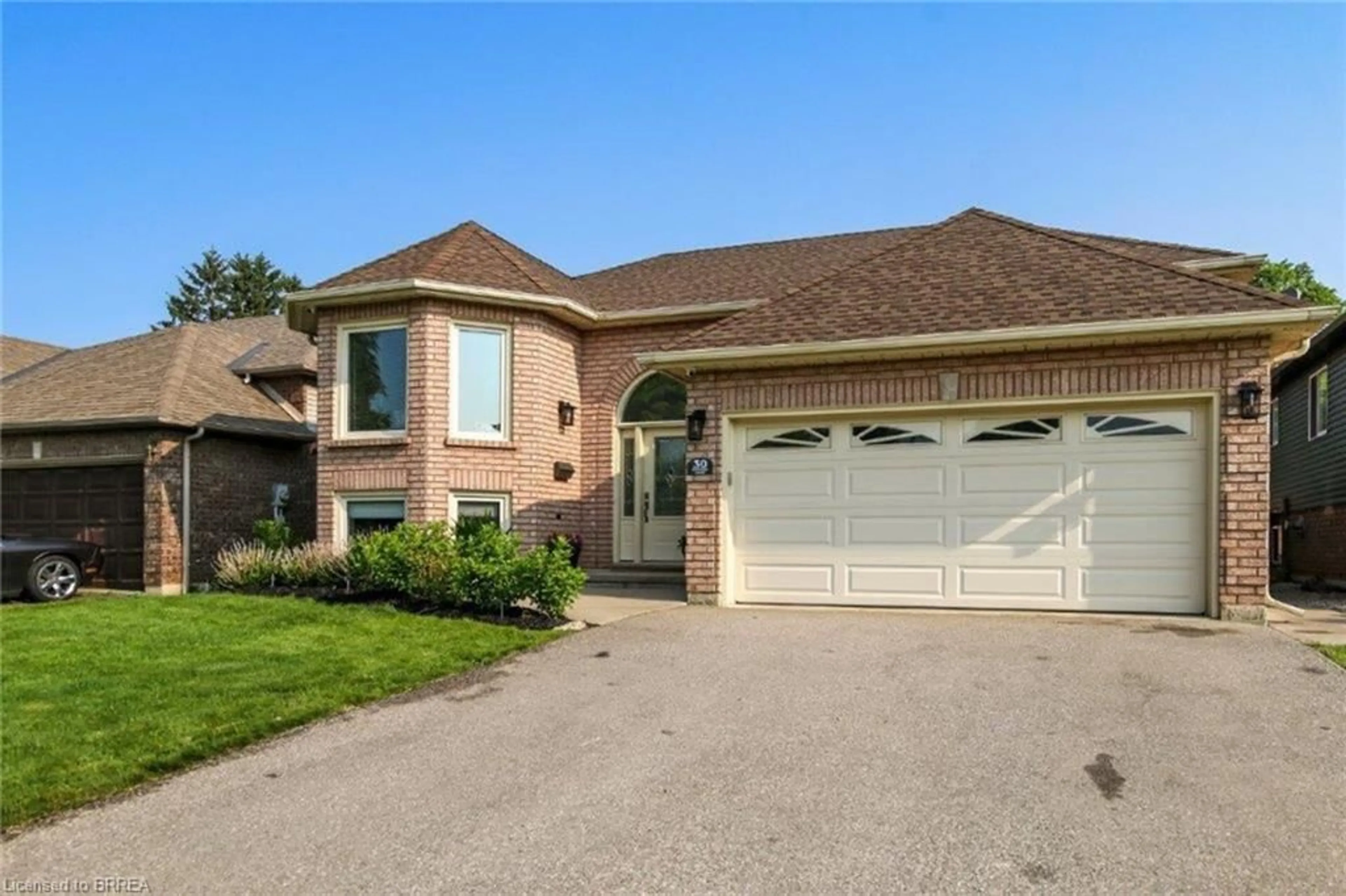Home with brick exterior material, street for 30 Mcintosh Crt, Brantford Ontario N3R 5W9