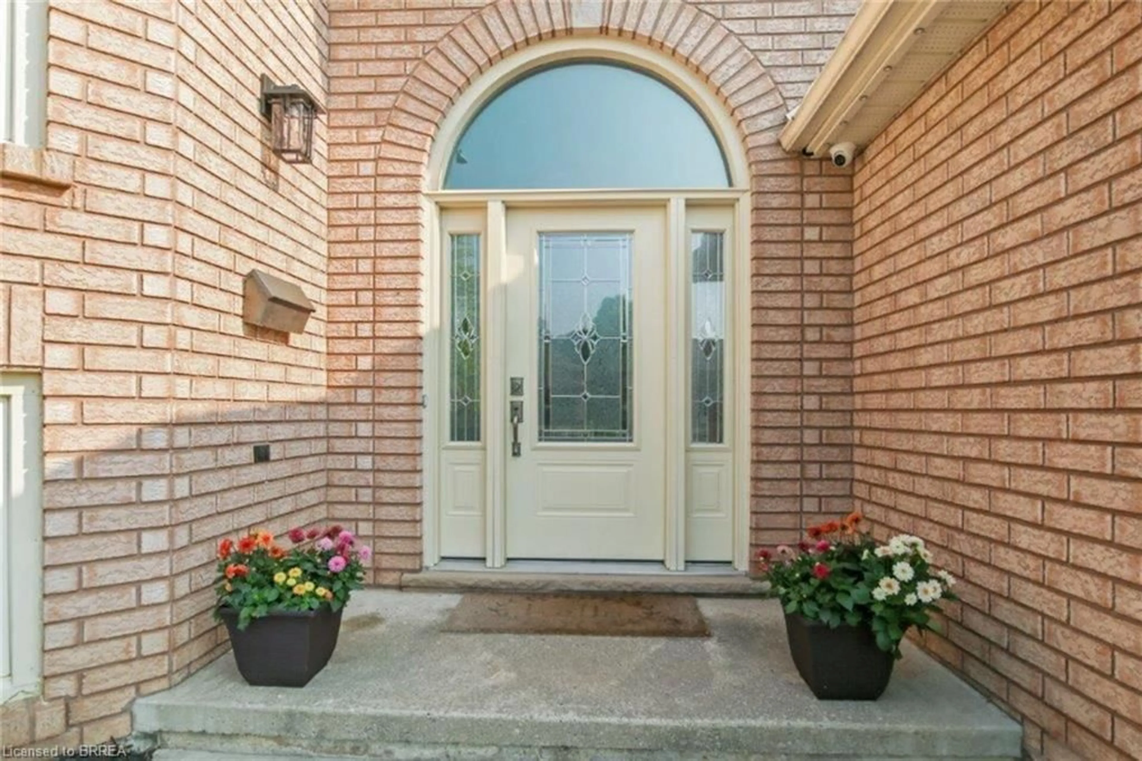 Indoor entryway for 30 Mcintosh Crt, Brantford Ontario N3R 5W9