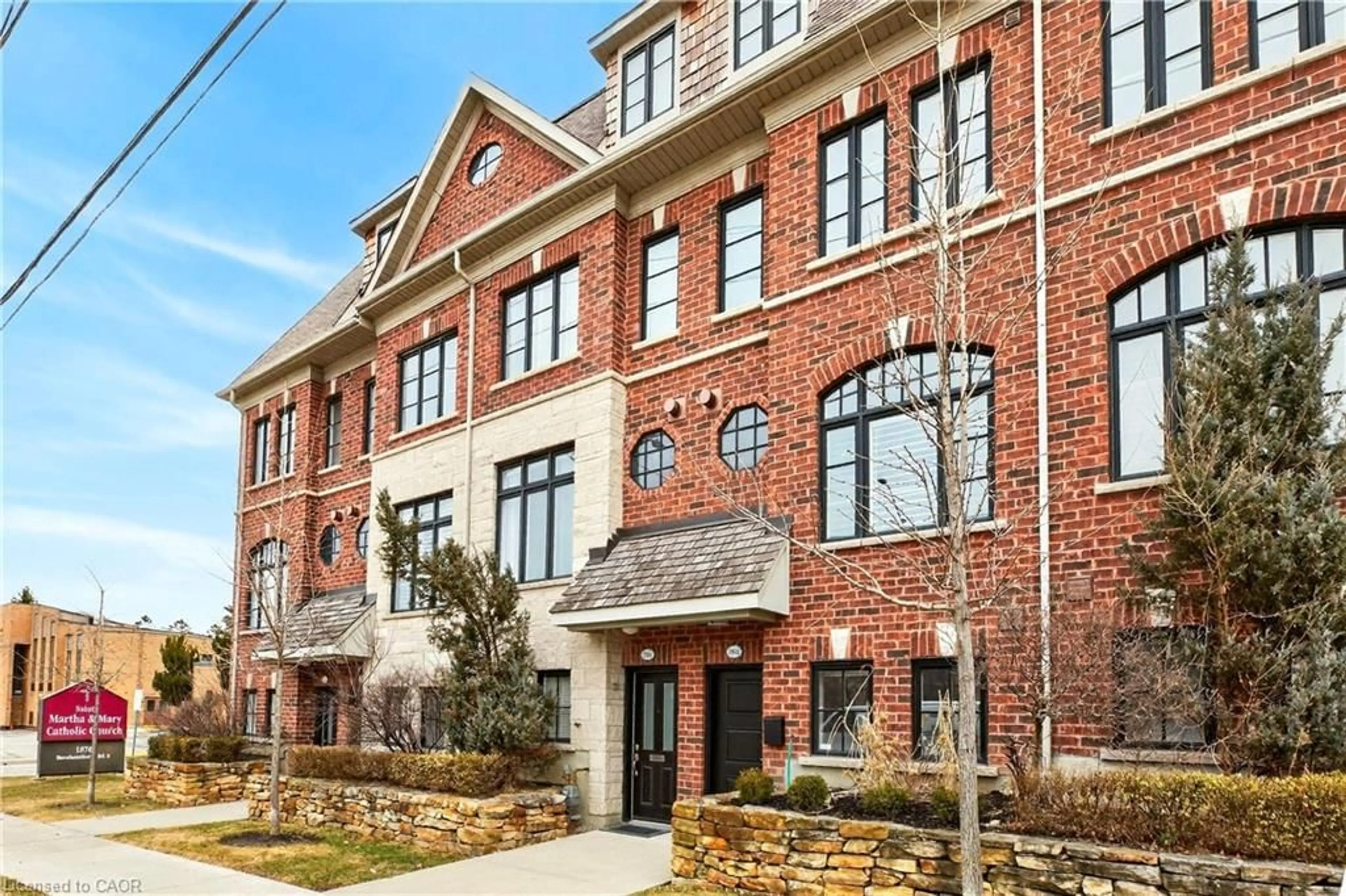 Home with brick exterior material, building for 1862 Burnhamthorpe Rd, Mississauga Ontario L4X 2S5