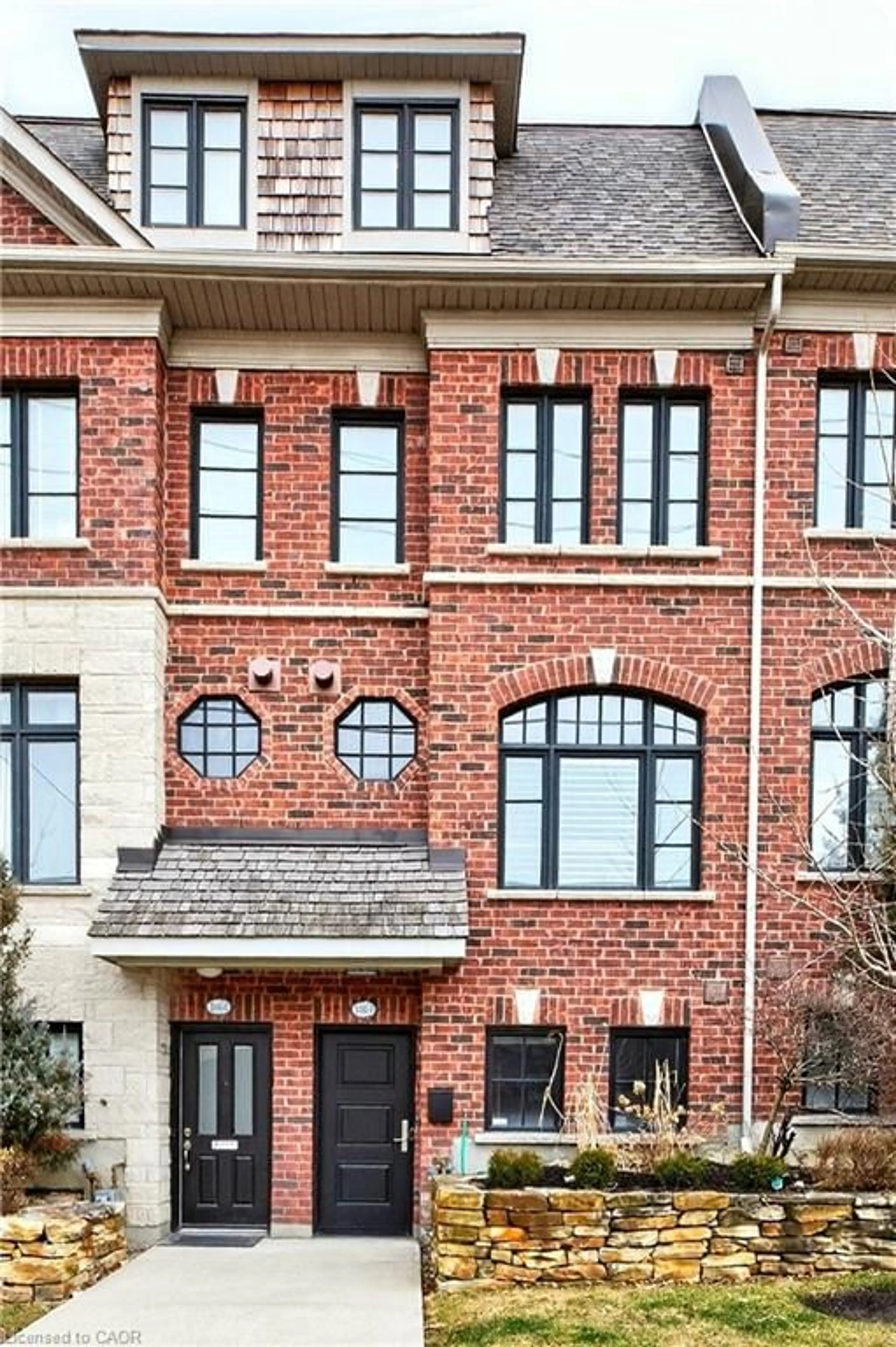 Home with brick exterior material, building for 1862 Burnhamthorpe Rd, Mississauga Ontario L4X 2S5