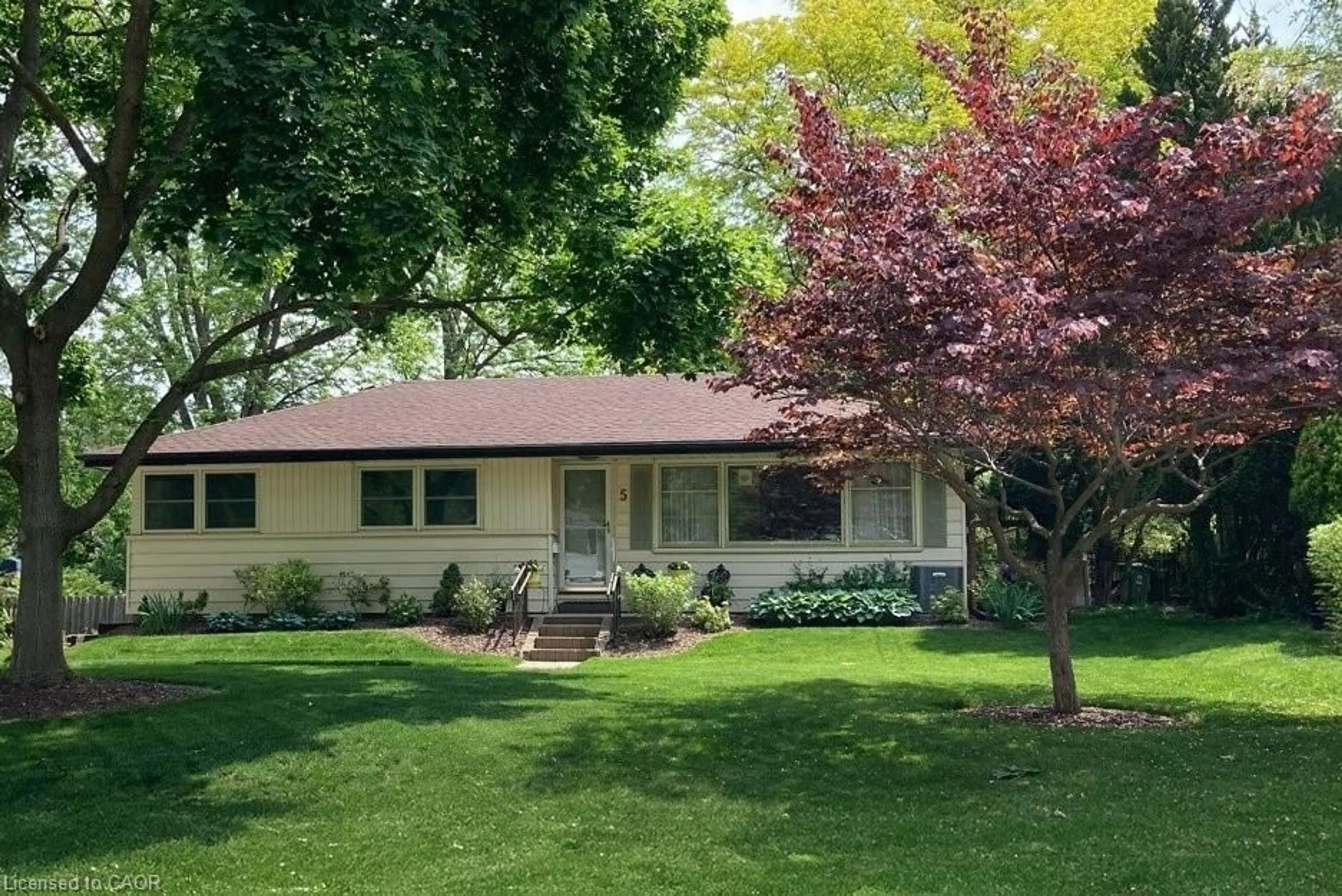 Home with vinyl exterior material, street for 5 Mayfair Ave, Dundas Ontario L9H 3K5