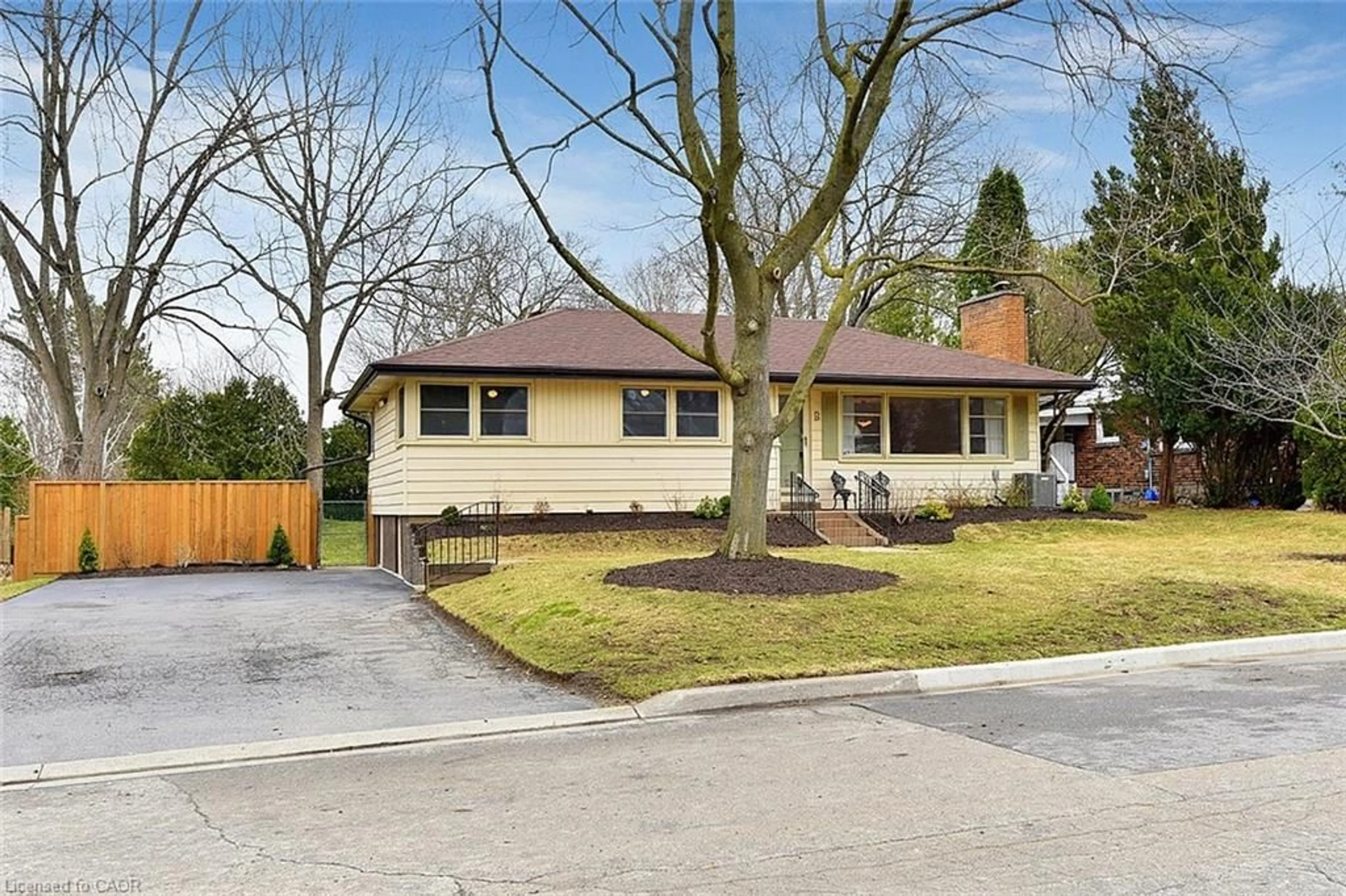 Unknown for 5 Mayfair Ave, Dundas Ontario L9H 3K5