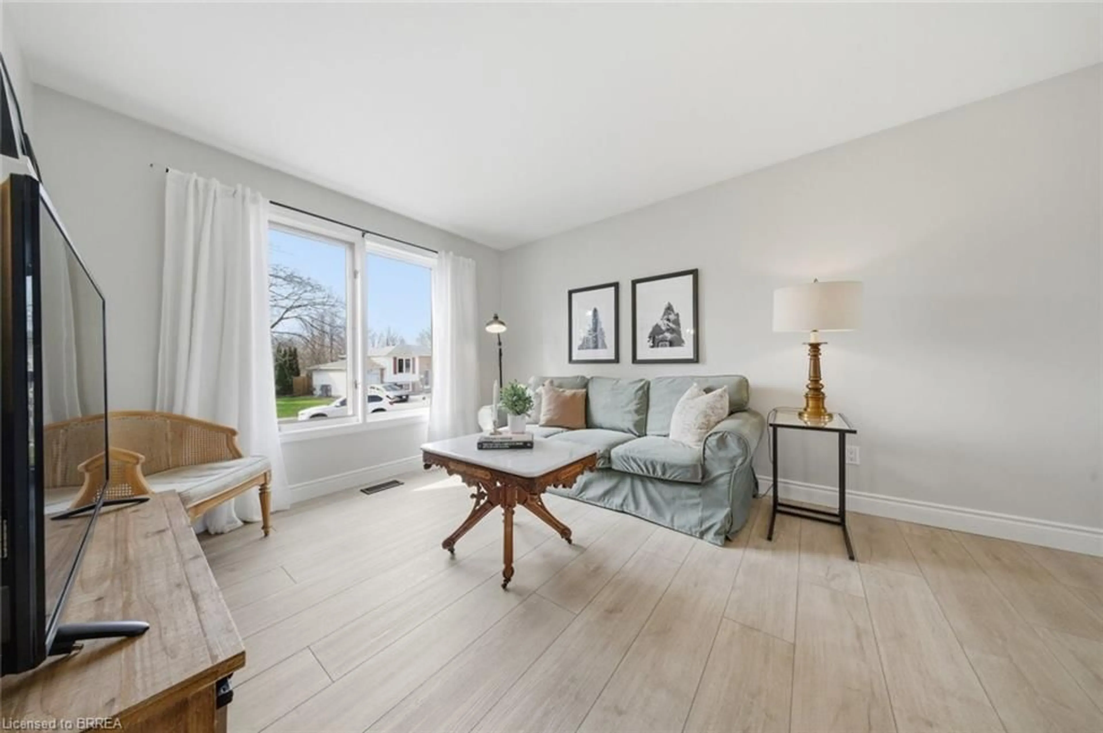 Living room with furniture, unknown for 27 Jasper St, Brantford Ontario N3P 1M9