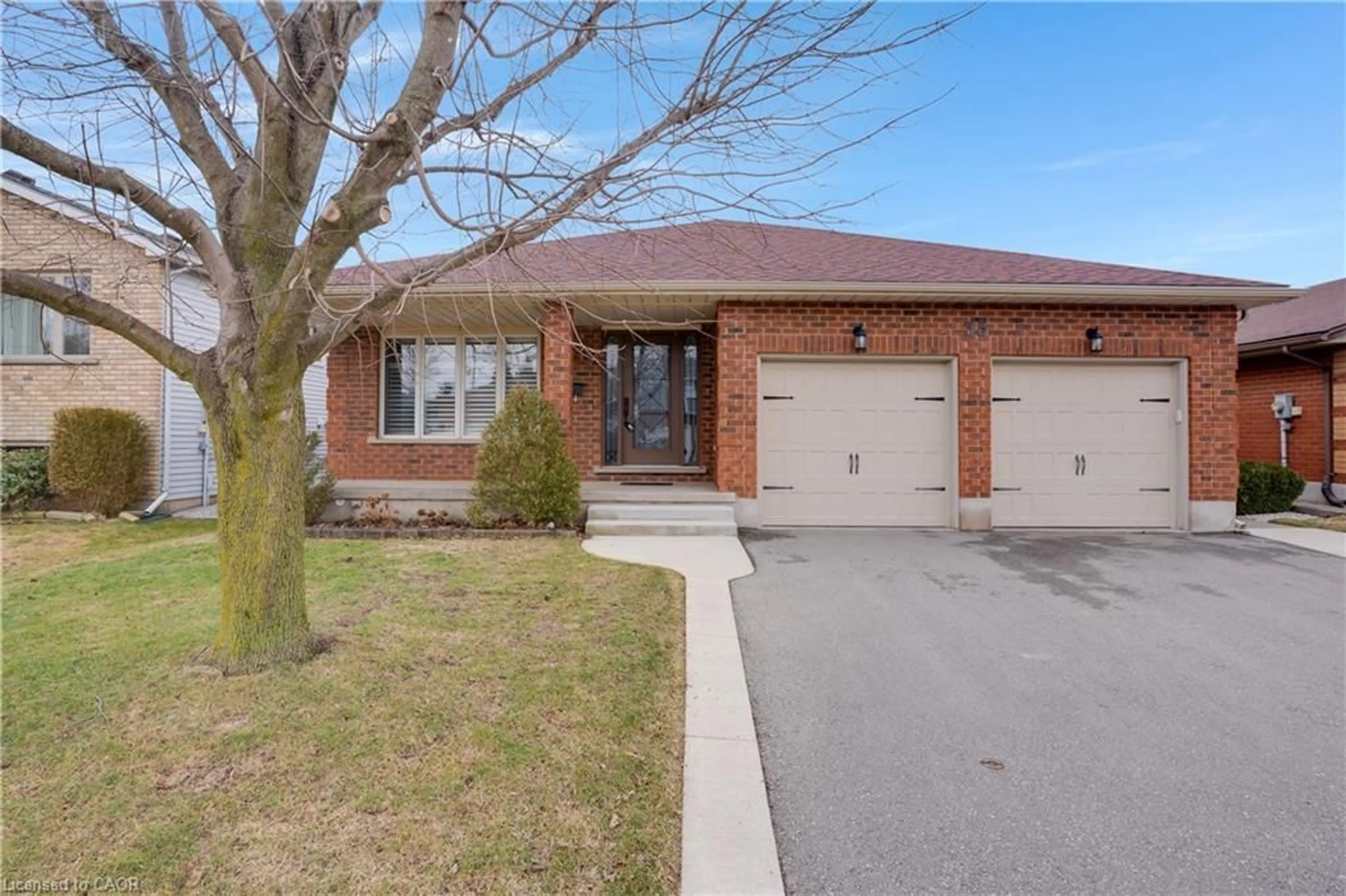 Home with brick exterior material, street for 35 Southview Cres, Cambridge Ontario N1P 1A3