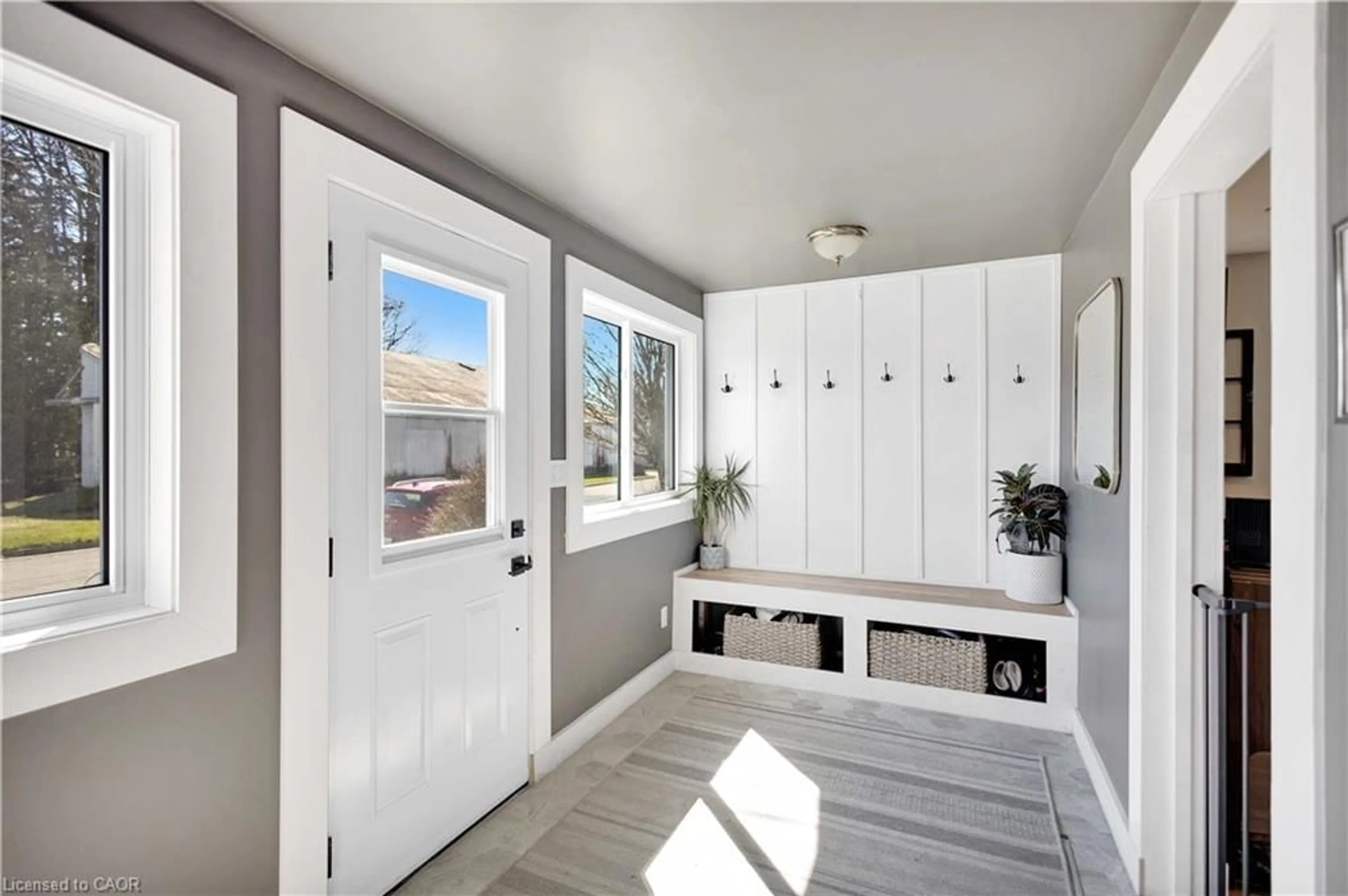 Indoor entryway for 20 East St, Simcoe Ontario N3Y 3S6