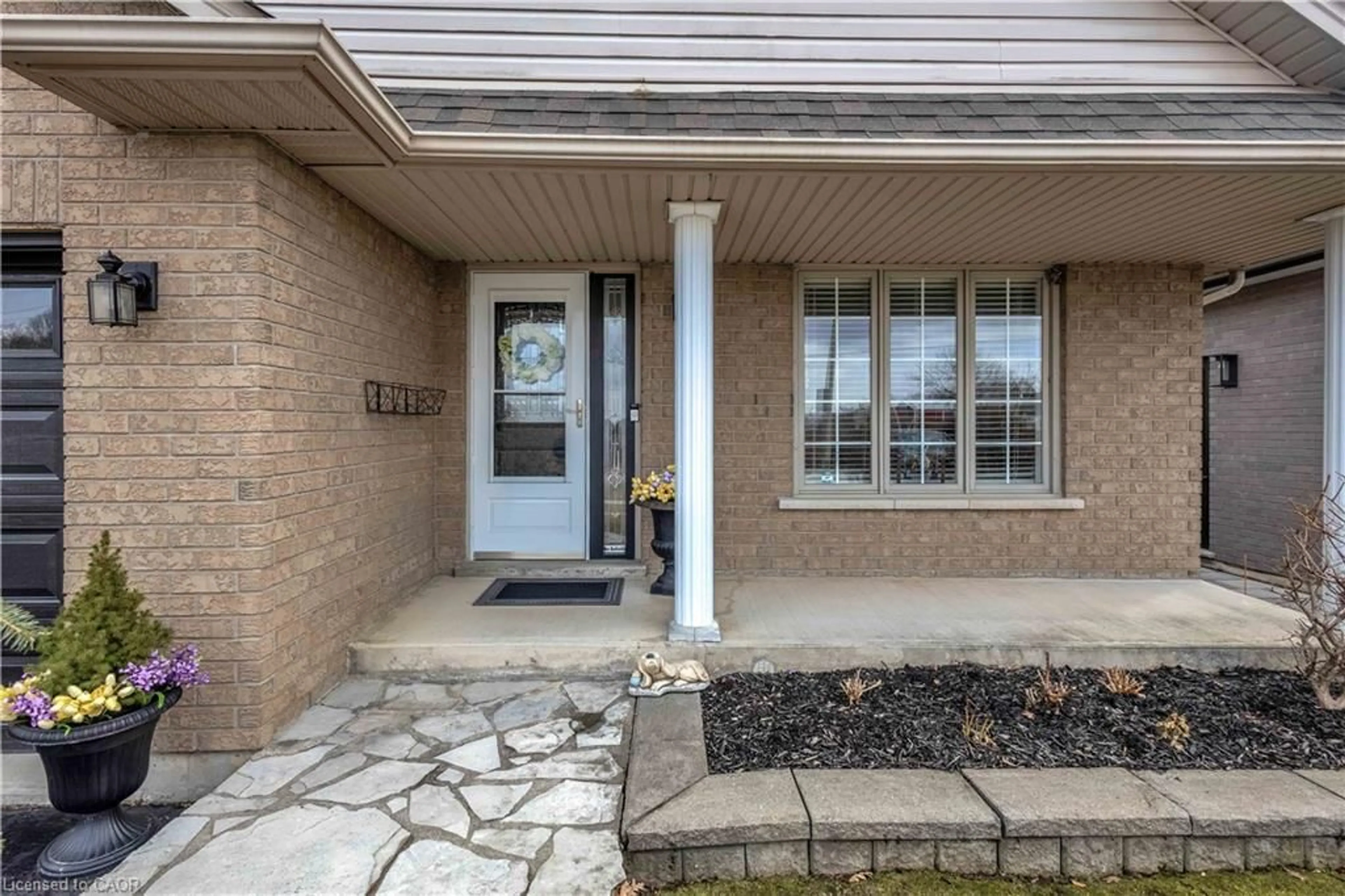 Indoor entryway for 546 Jerseyville Rd, Ancaster Ontario L9G 3L5