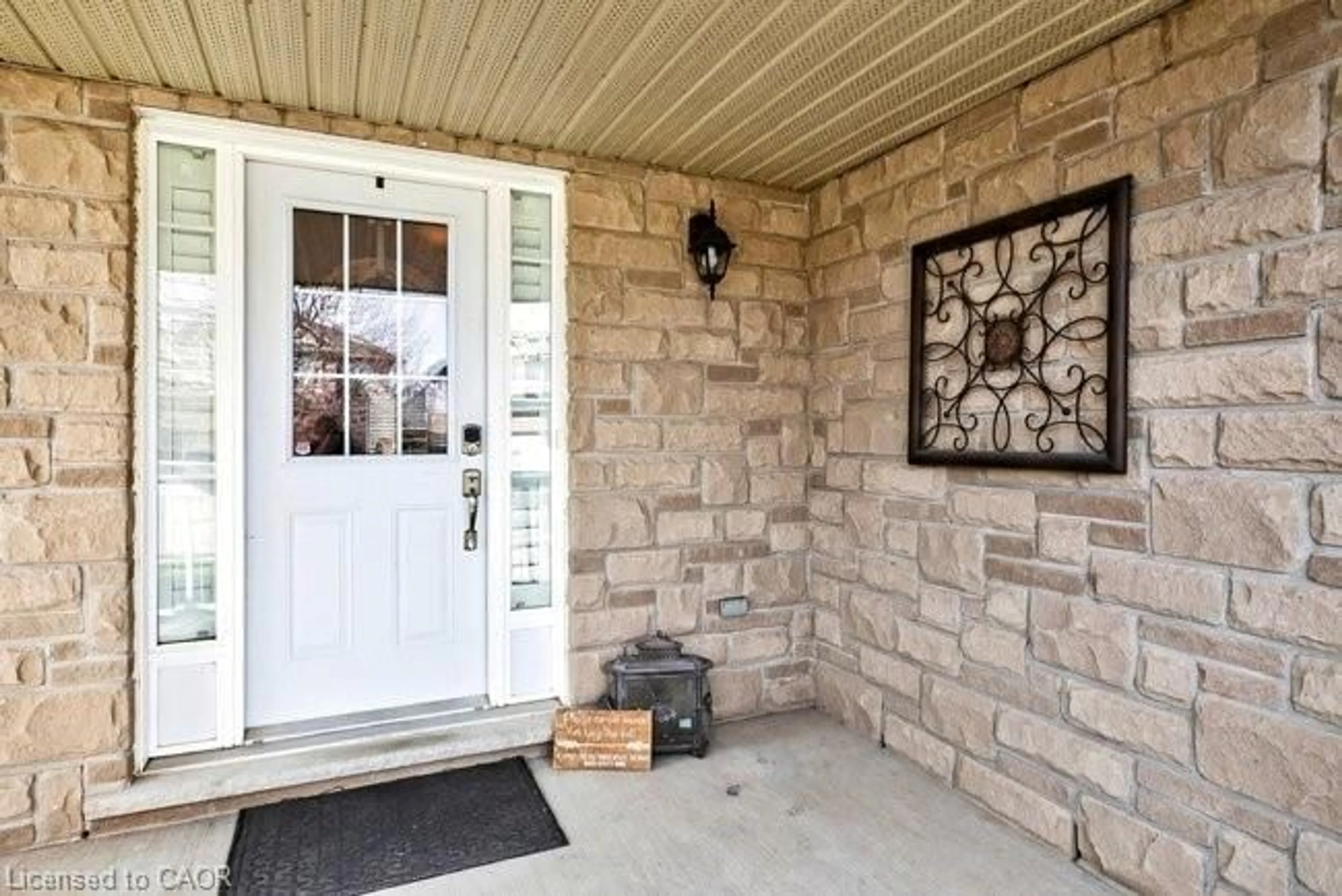 Indoor entryway for 4462 Weltman Way, Beamsville Ontario L3J 0G2