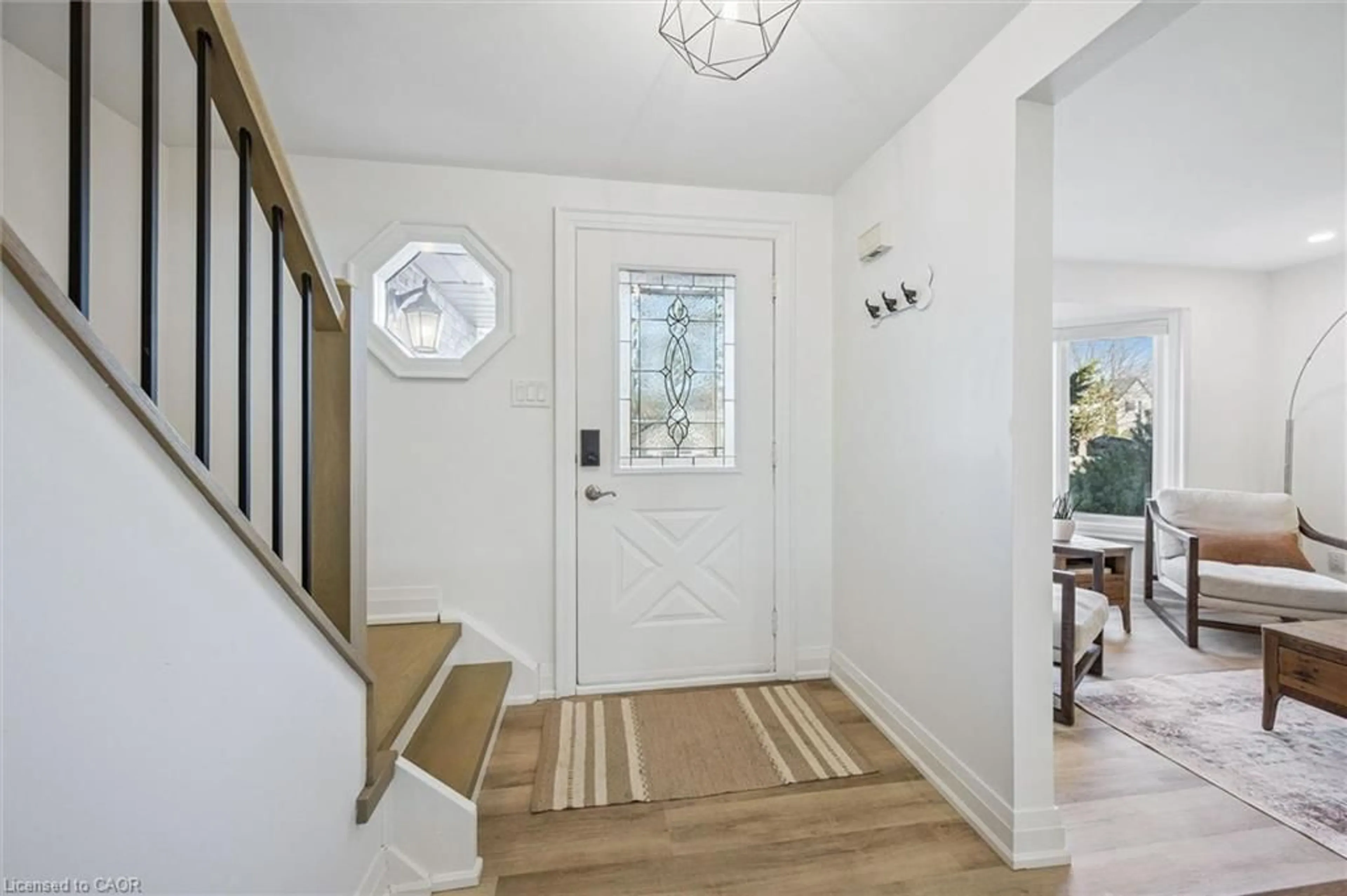 Indoor entryway for 37 Enfield Dr, Cambridge Ontario N1P 1A5