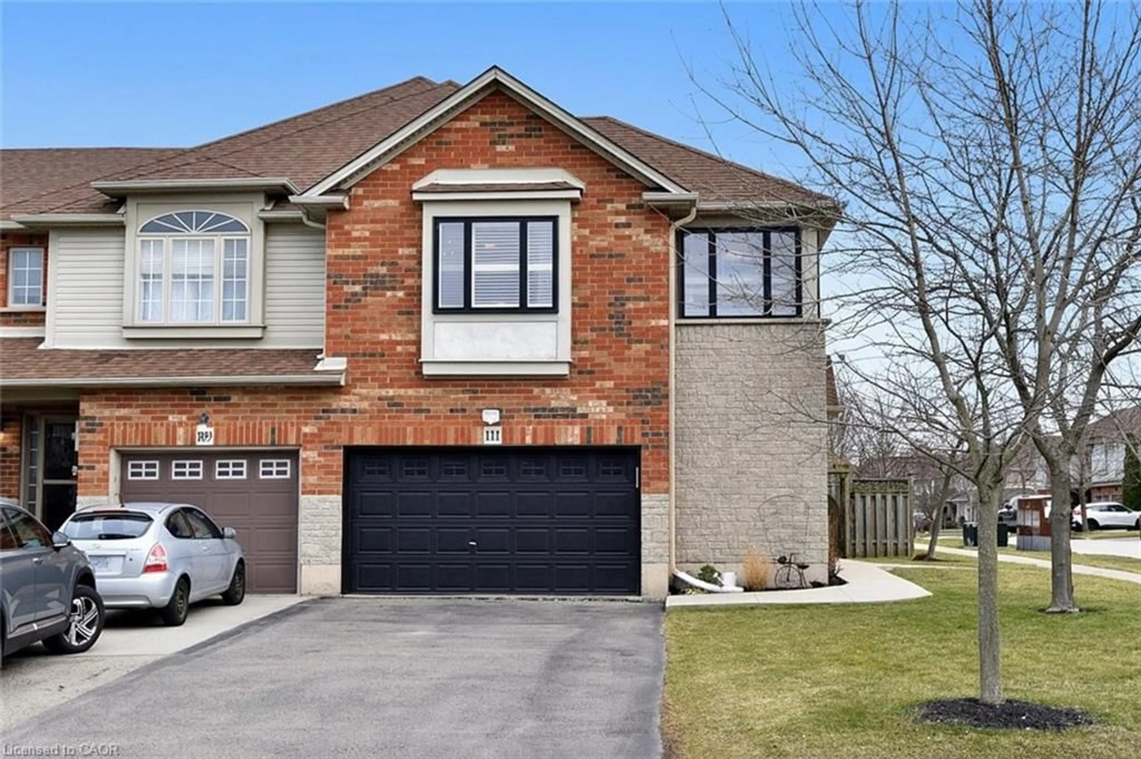 Home with brick exterior material, street for 111 Magnolia Cres, Grimsby Ontario L3M 5R5