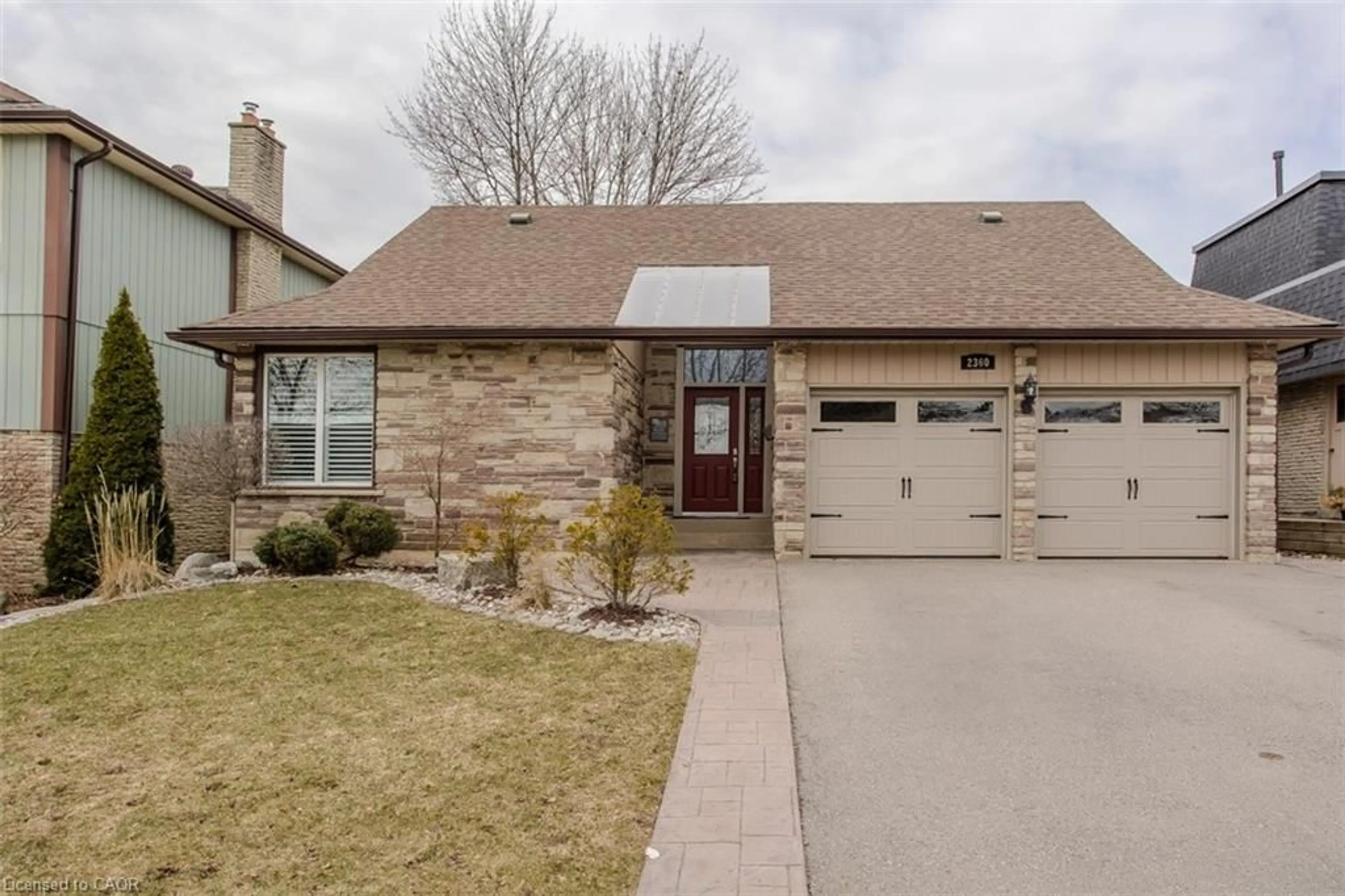 Home with brick exterior material, street for 2360 Cavendish Dr, Burlington Ontario L7P 3B4