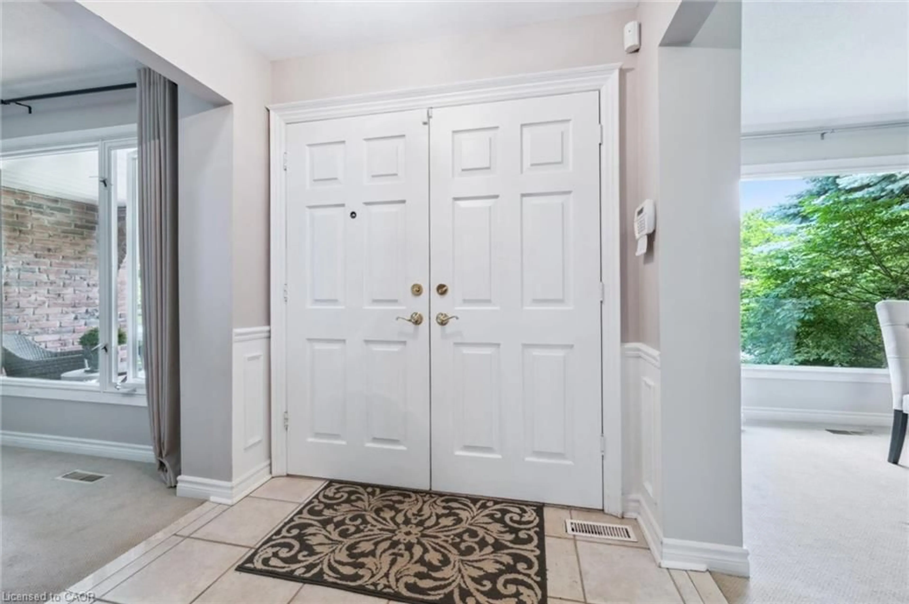 Indoor entryway for 2525 Woburn Cres, Oakville Ontario L6L 5E8
