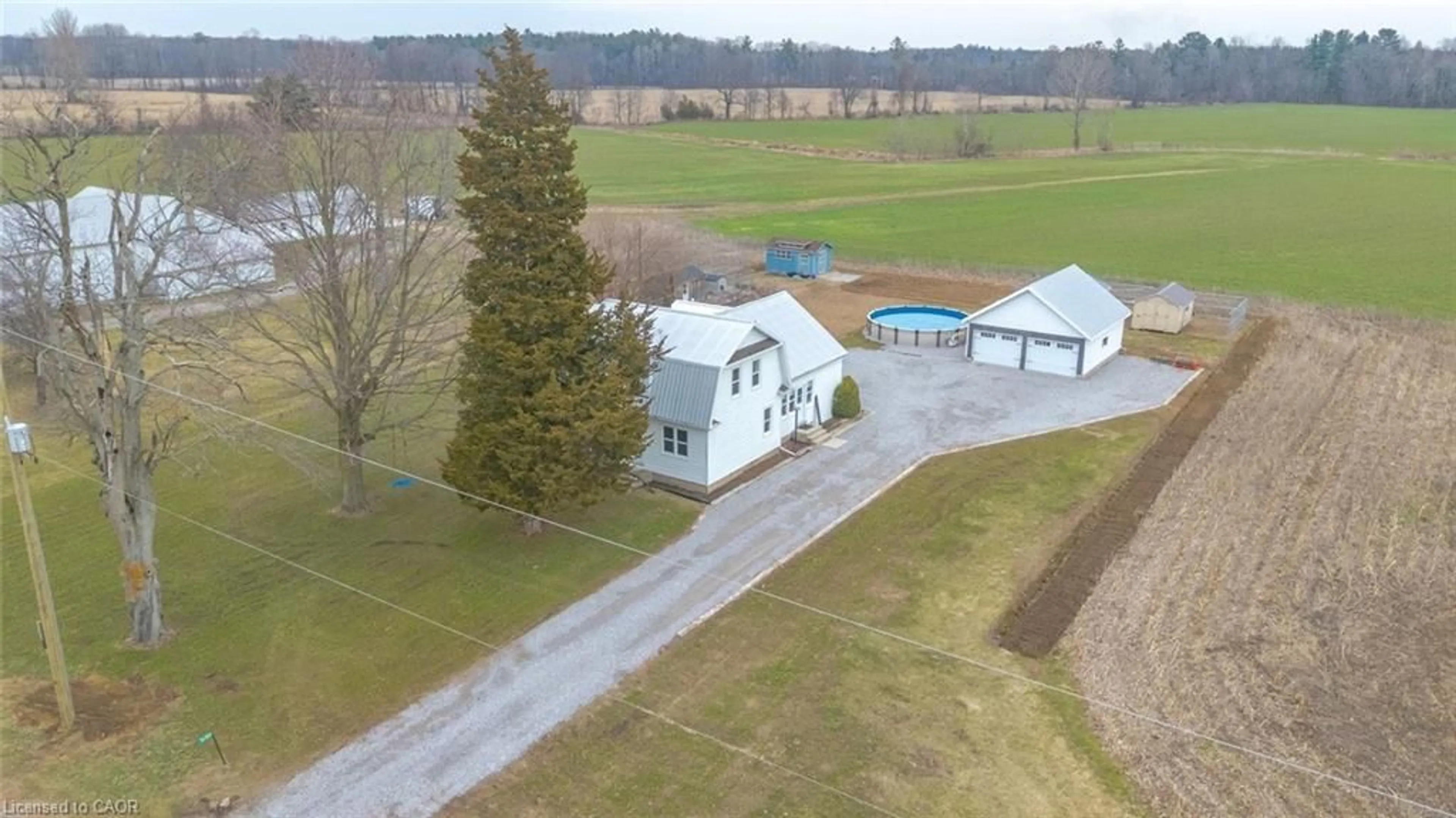 A pic from outside/outdoor area/front of a property/back of a property/a pic from drone, building for 1450 Elgin County Rd 55, Langton Ontario N0E 1G0