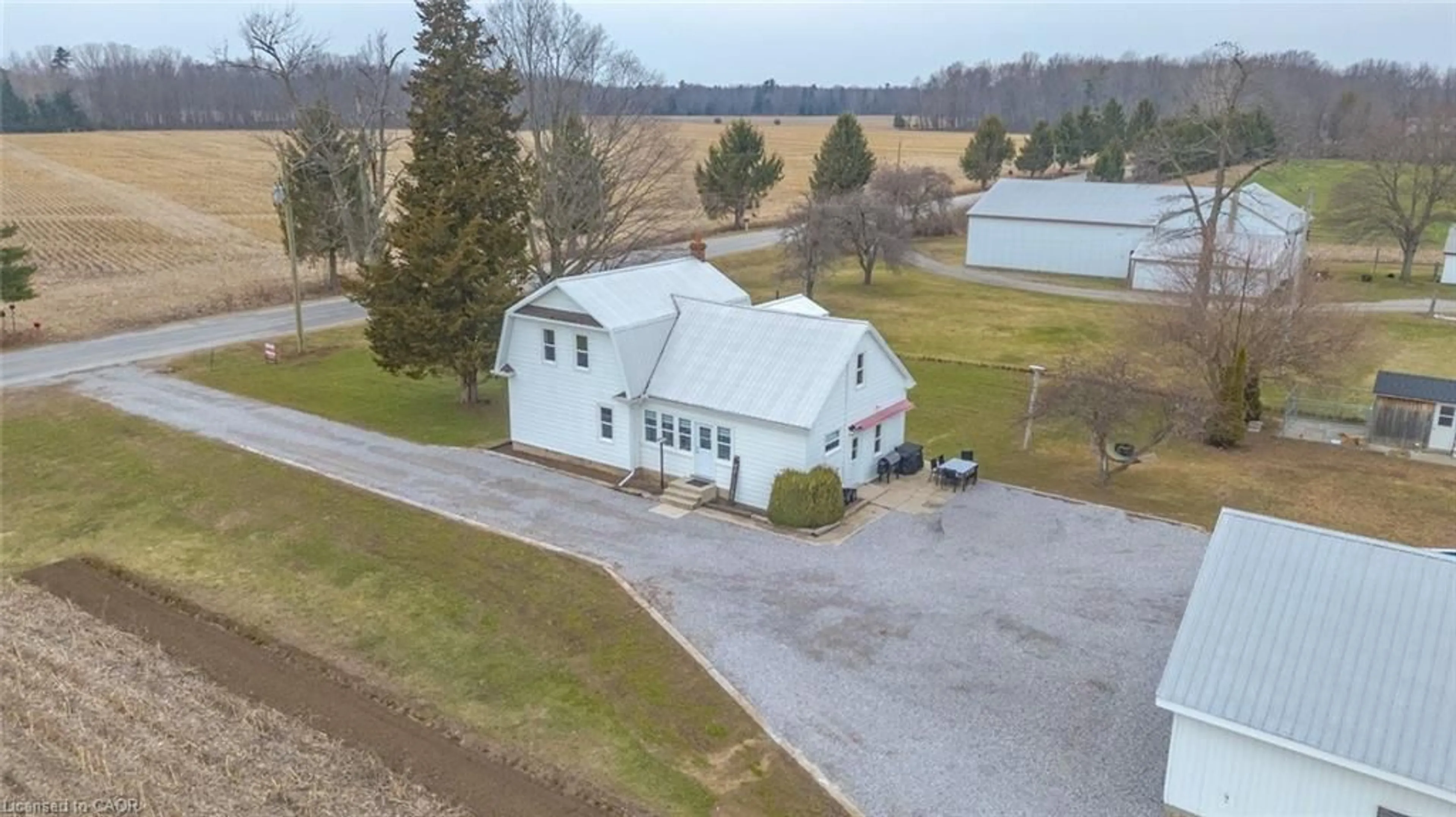 A pic from outside/outdoor area/front of a property/back of a property/a pic from drone, building for 1450 Elgin County Rd 55, Langton Ontario N0E 1G0