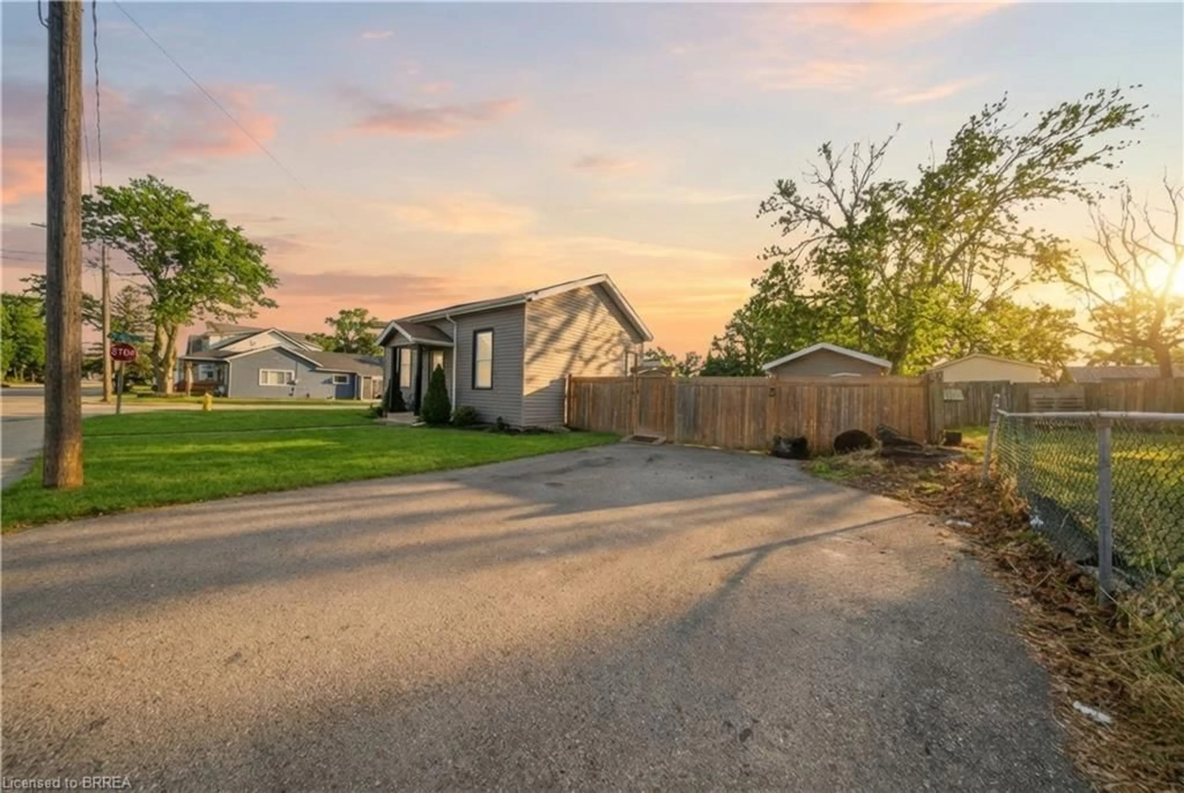 A pic from outside/outdoor area/front of a property/back of a property/a pic from drone, street for 64 Richardson St, Brantford Ontario N3T 1J1