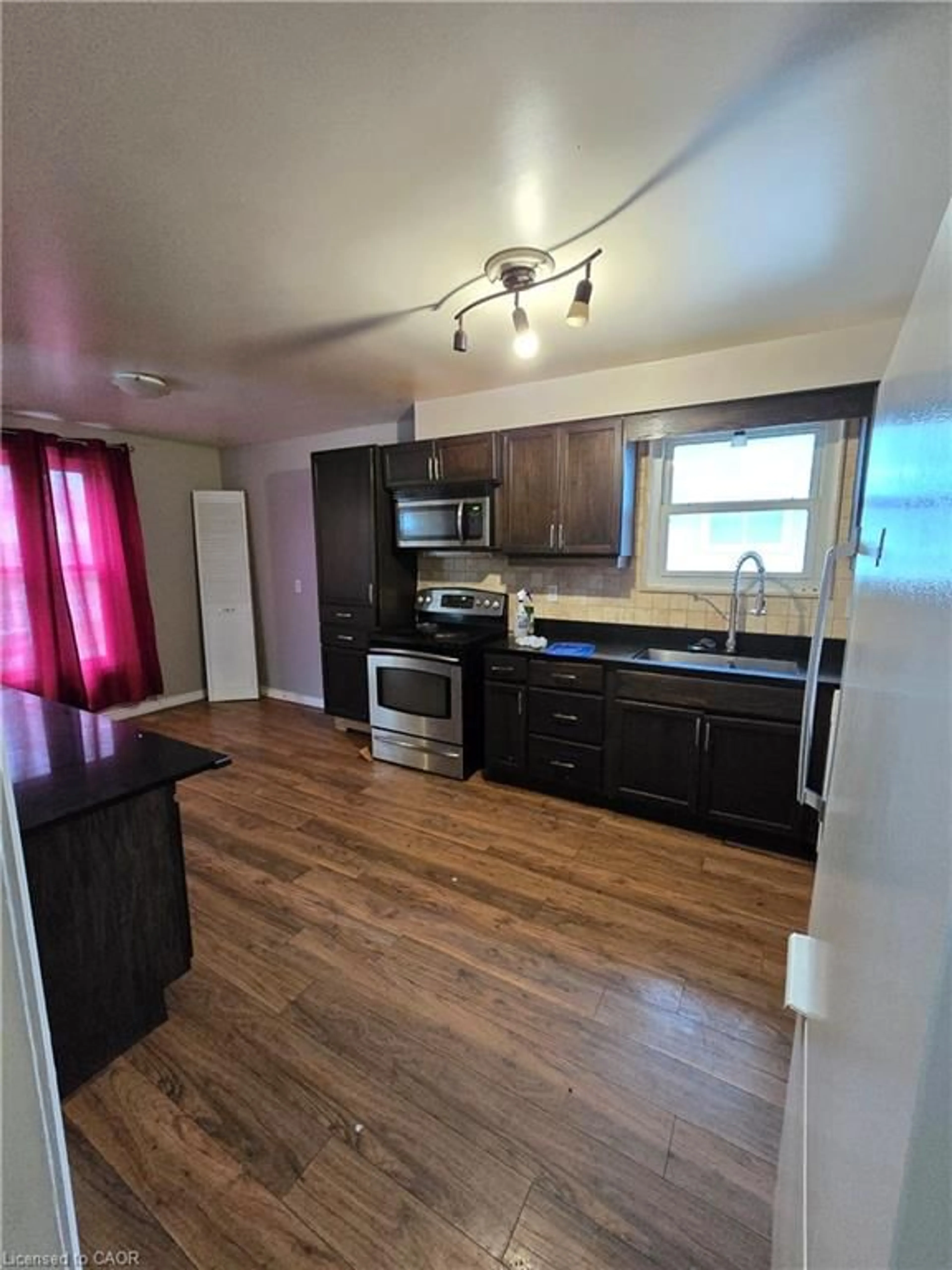 Standard kitchen, wood/laminate floor for 173 Culver Cres, London Ontario N5V 3G6