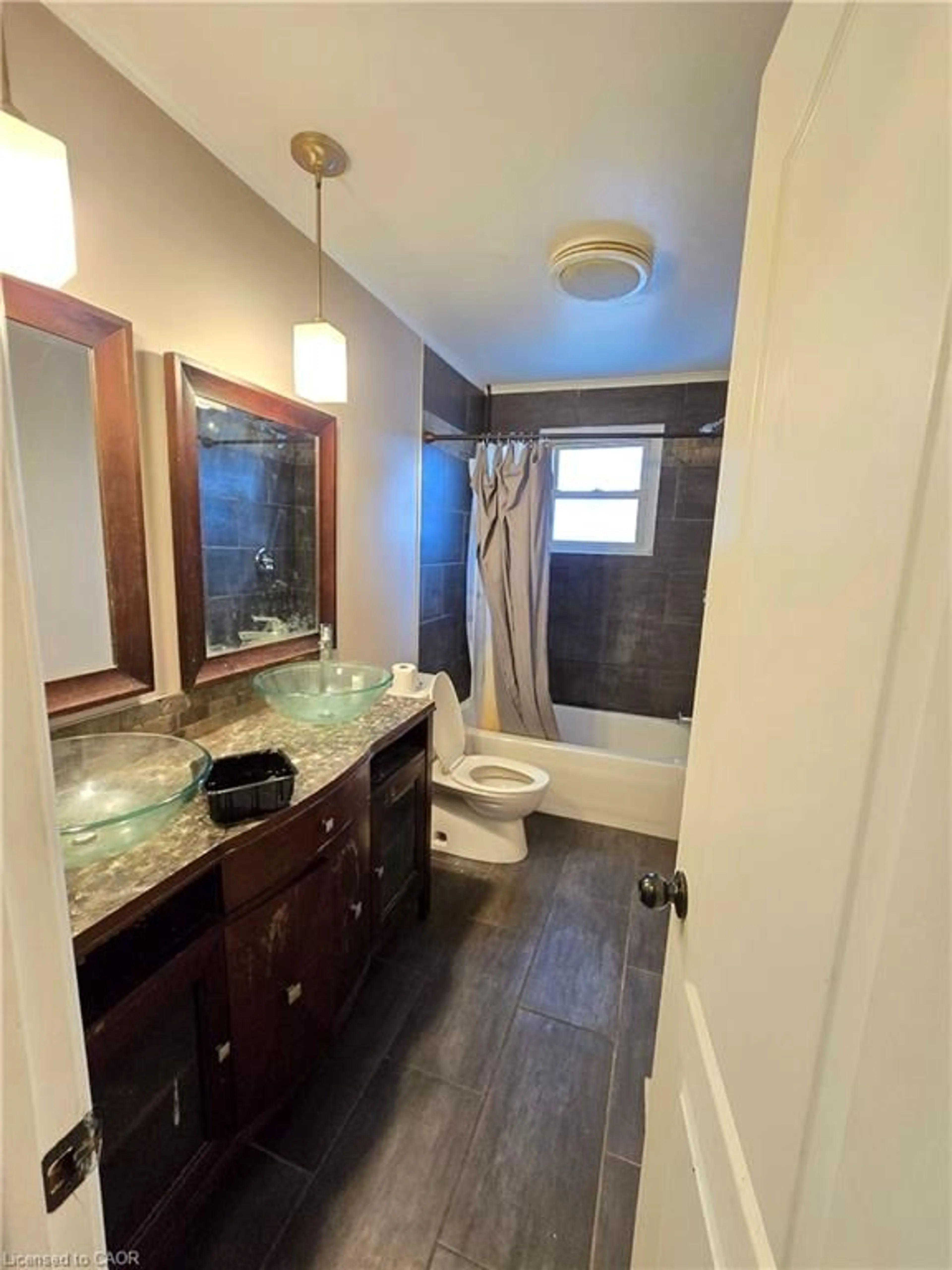Standard bathroom, ceramic/tile floor for 173 Culver Cres, London Ontario N5V 3G6