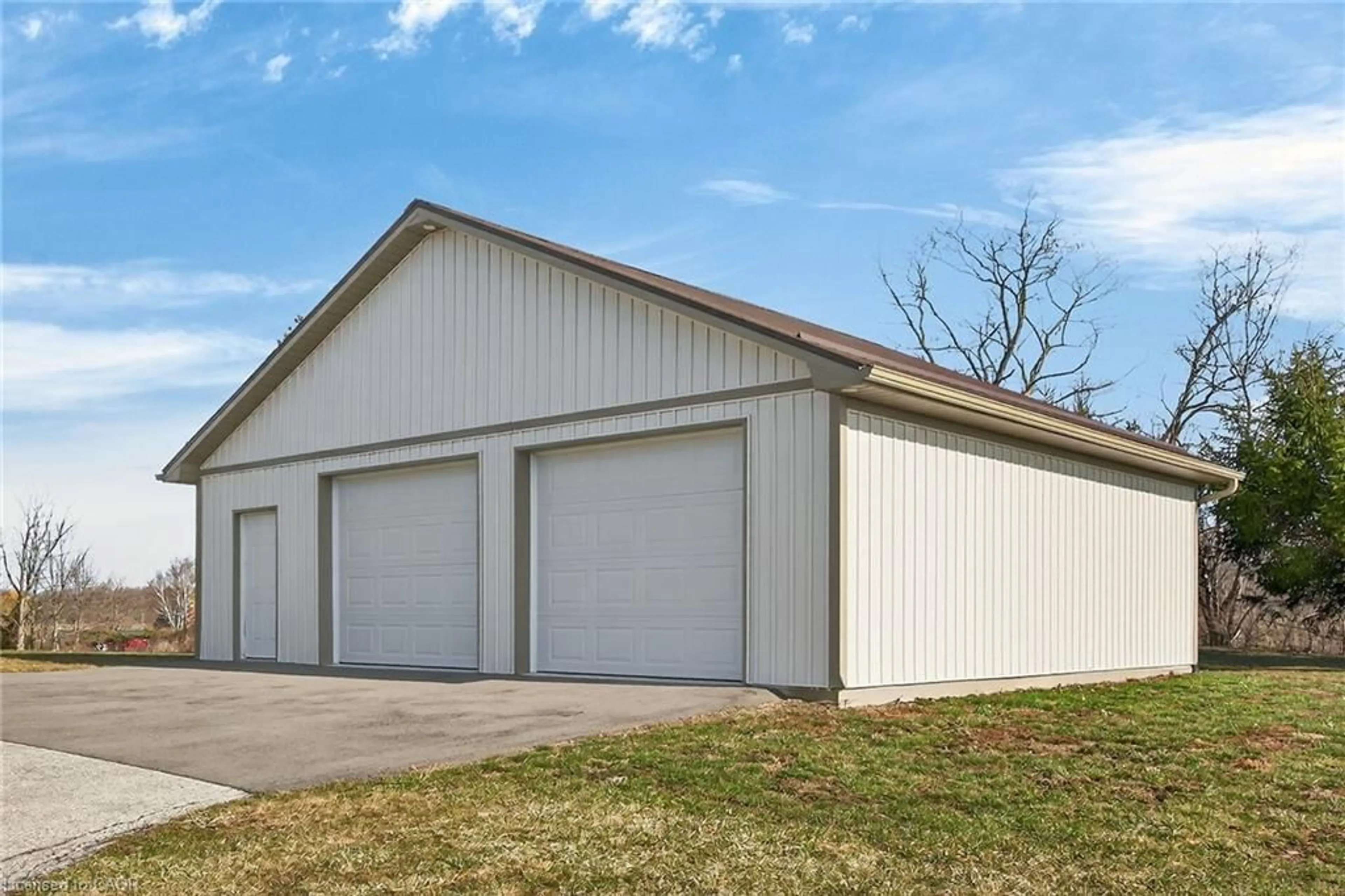 Indoor garage for 2 Foxlow Cres, Cayuga Ontario N0A 1E0