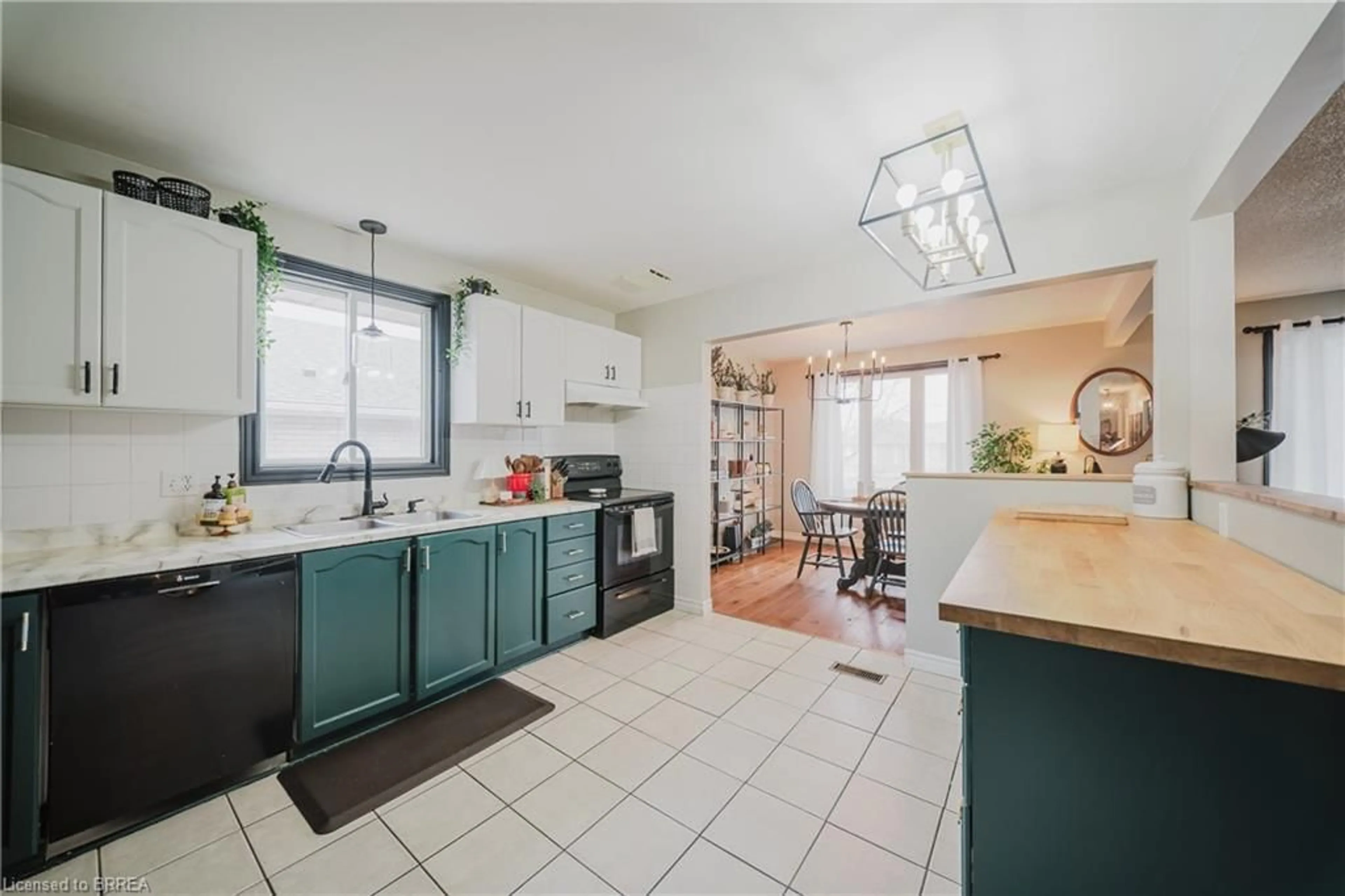 Open concept kitchen, ceramic/tile floor for 20 Windsor Dr, St. George Ontario N0E 1N0