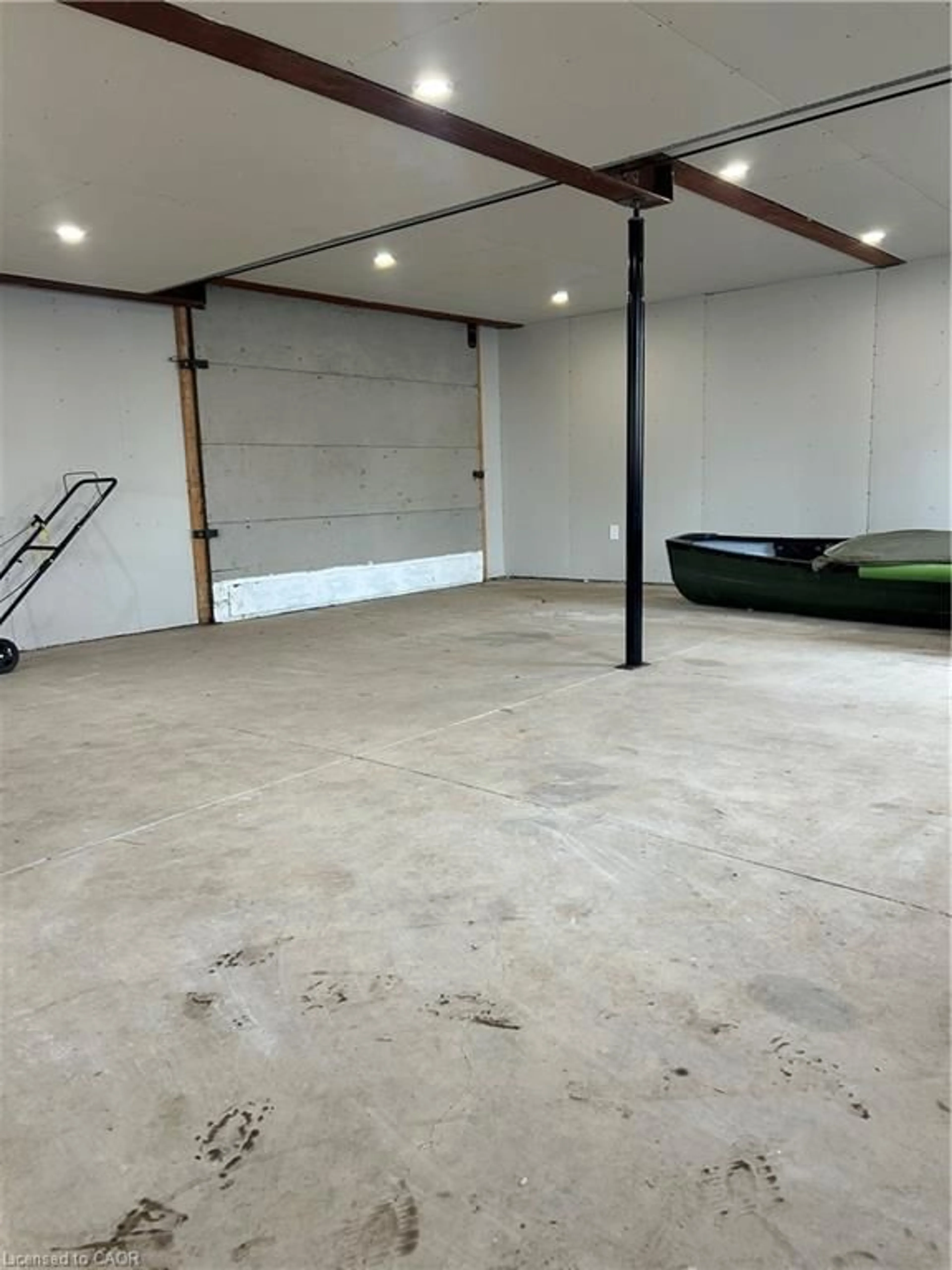 Indoor garage for 6 Villella Rd, Lowbanks Ontario N0A 1K0