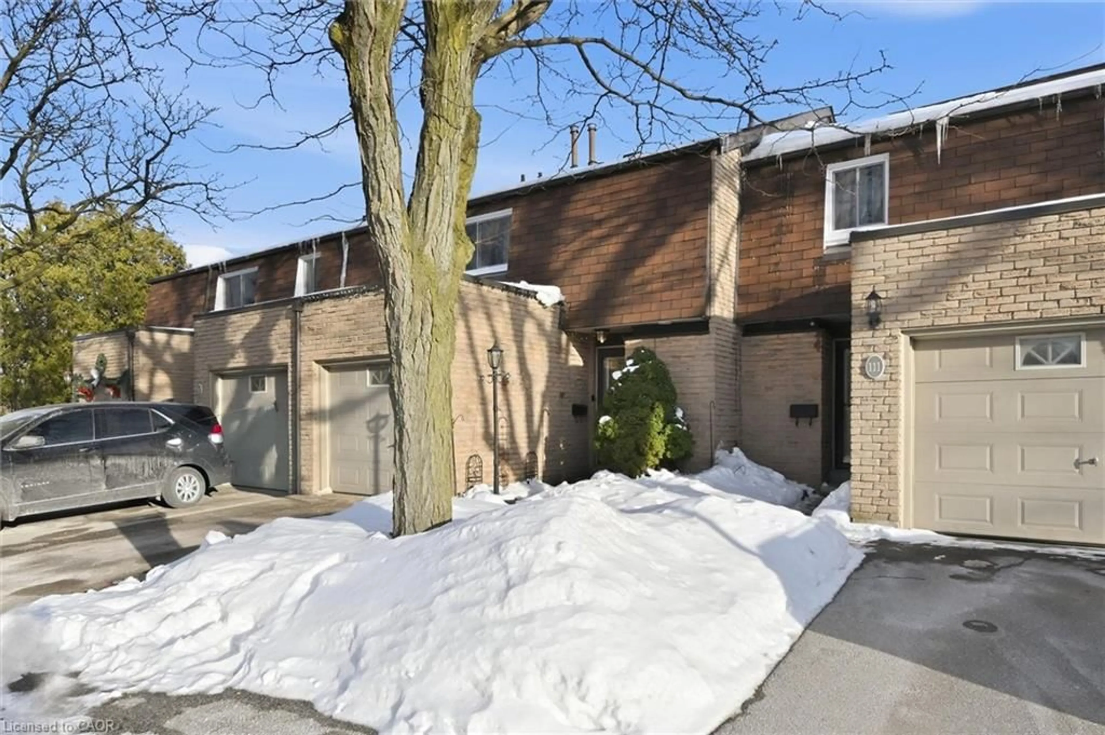 Patio, street for 680 Regency Crt #112, Burlington Ontario L7N 3L9